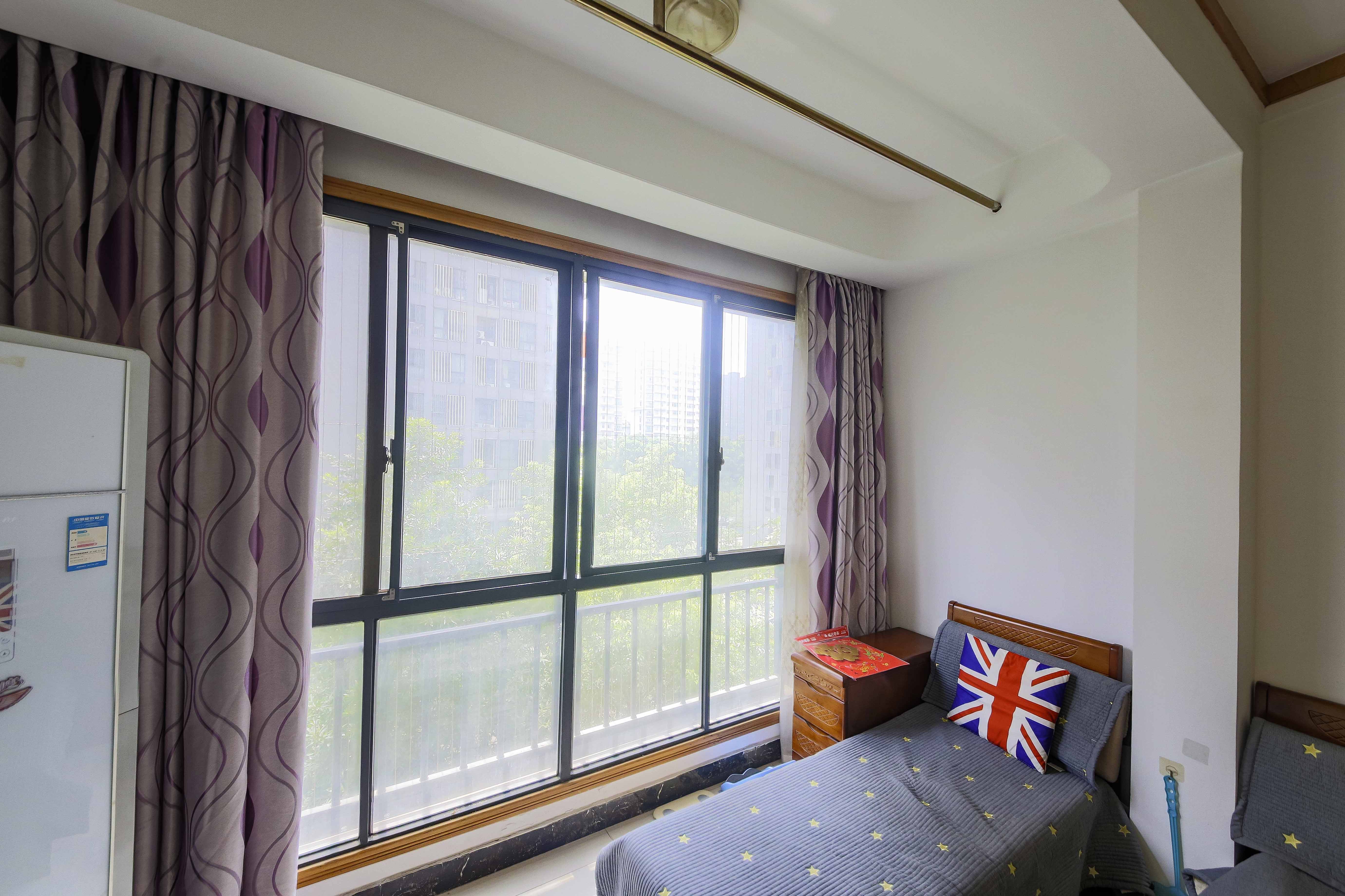 长大彩虹都  3室2厅2卫    77.0万 长大彩虹都  3室2厅2卫    77.0万阳台