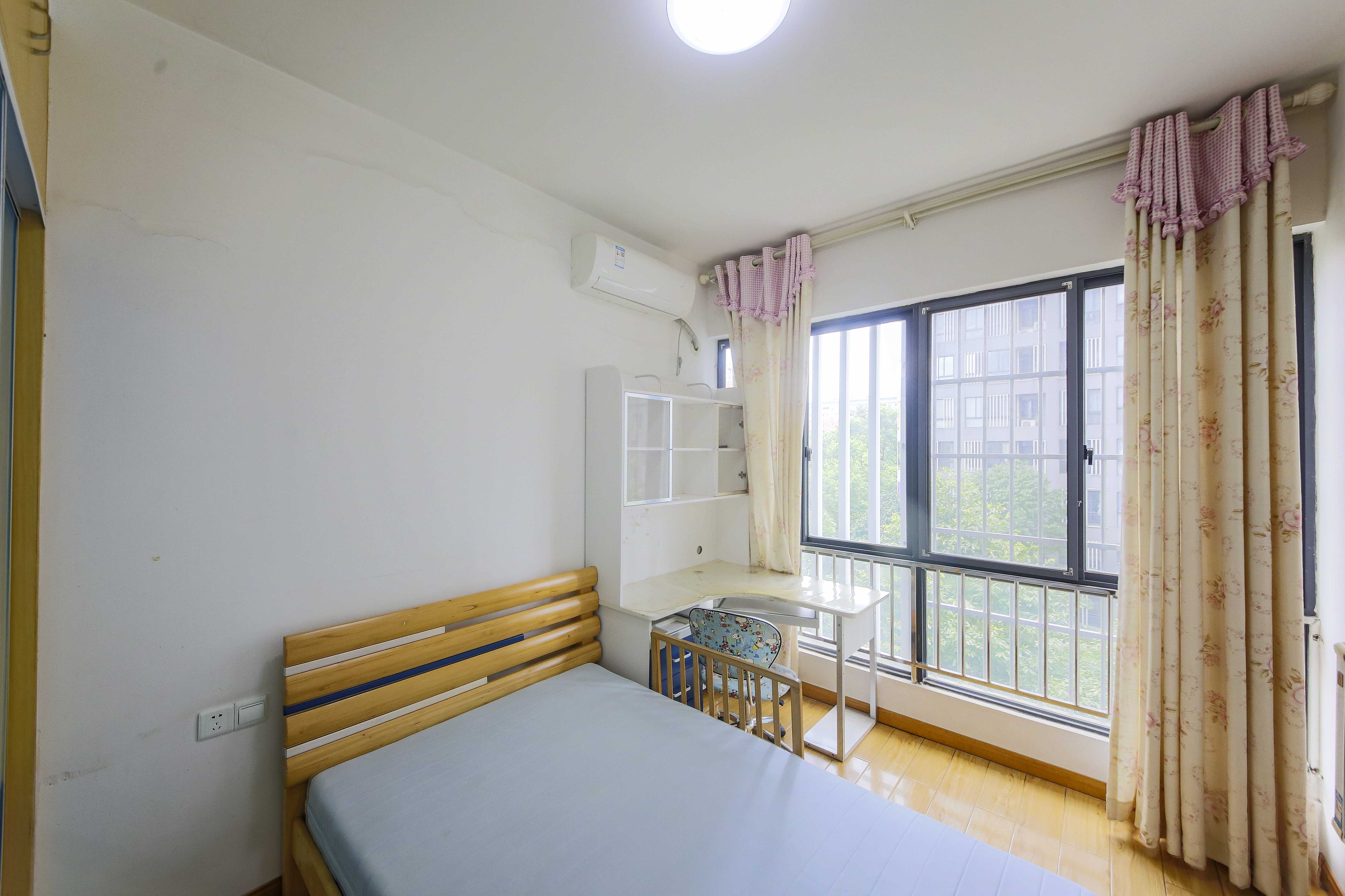 长大彩虹都  3室2厅1卫   86.50万卧室