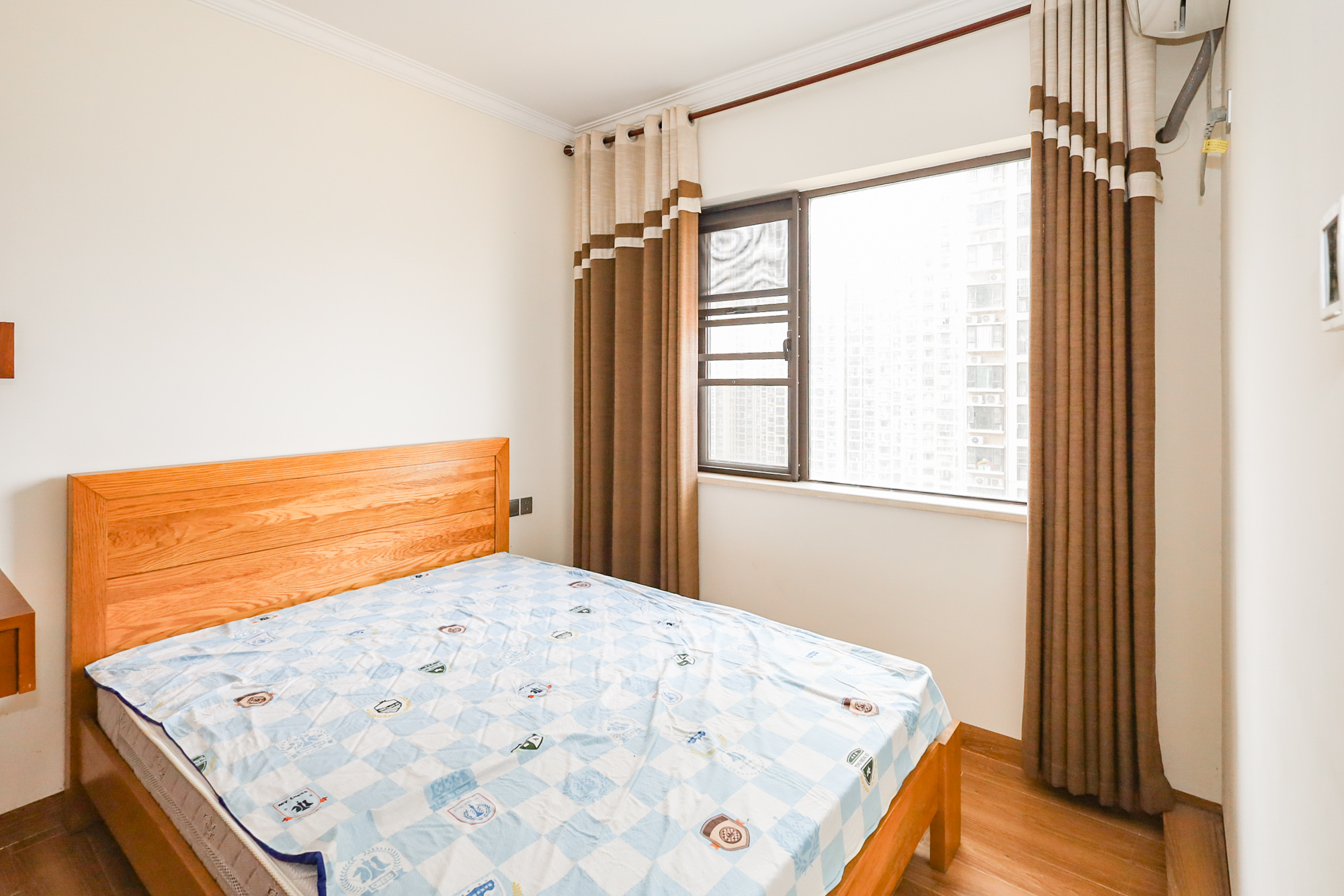 钰龙天下二期(钰龙佳园) 3室2厅1卫 243.0万 钰龙天下二期(钰龙佳园) 3室2厅1卫 243.0万卧室