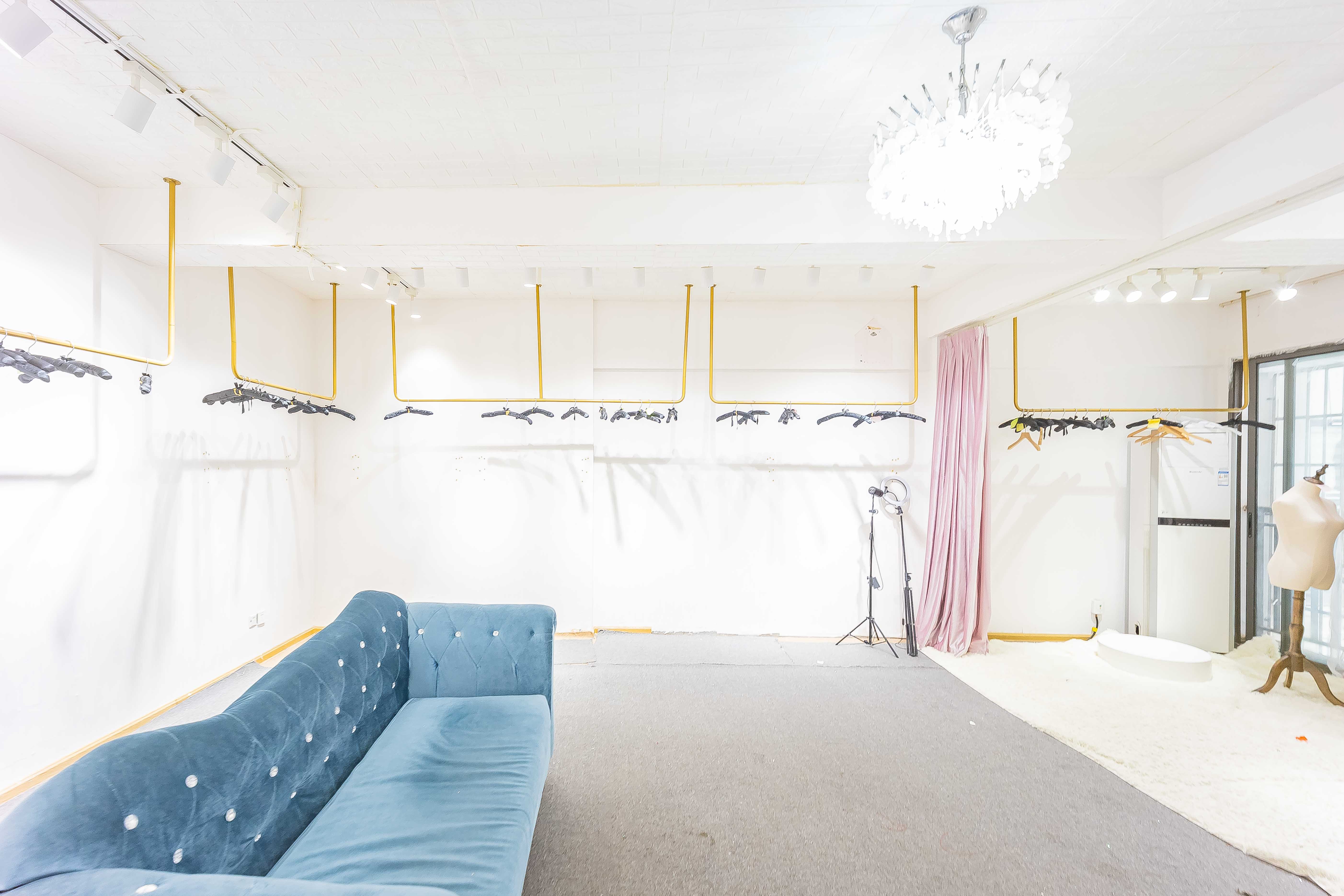 摩天一号  1室1厅1卫    36.0万 摩天一号  1室1厅1卫    36.0万客厅