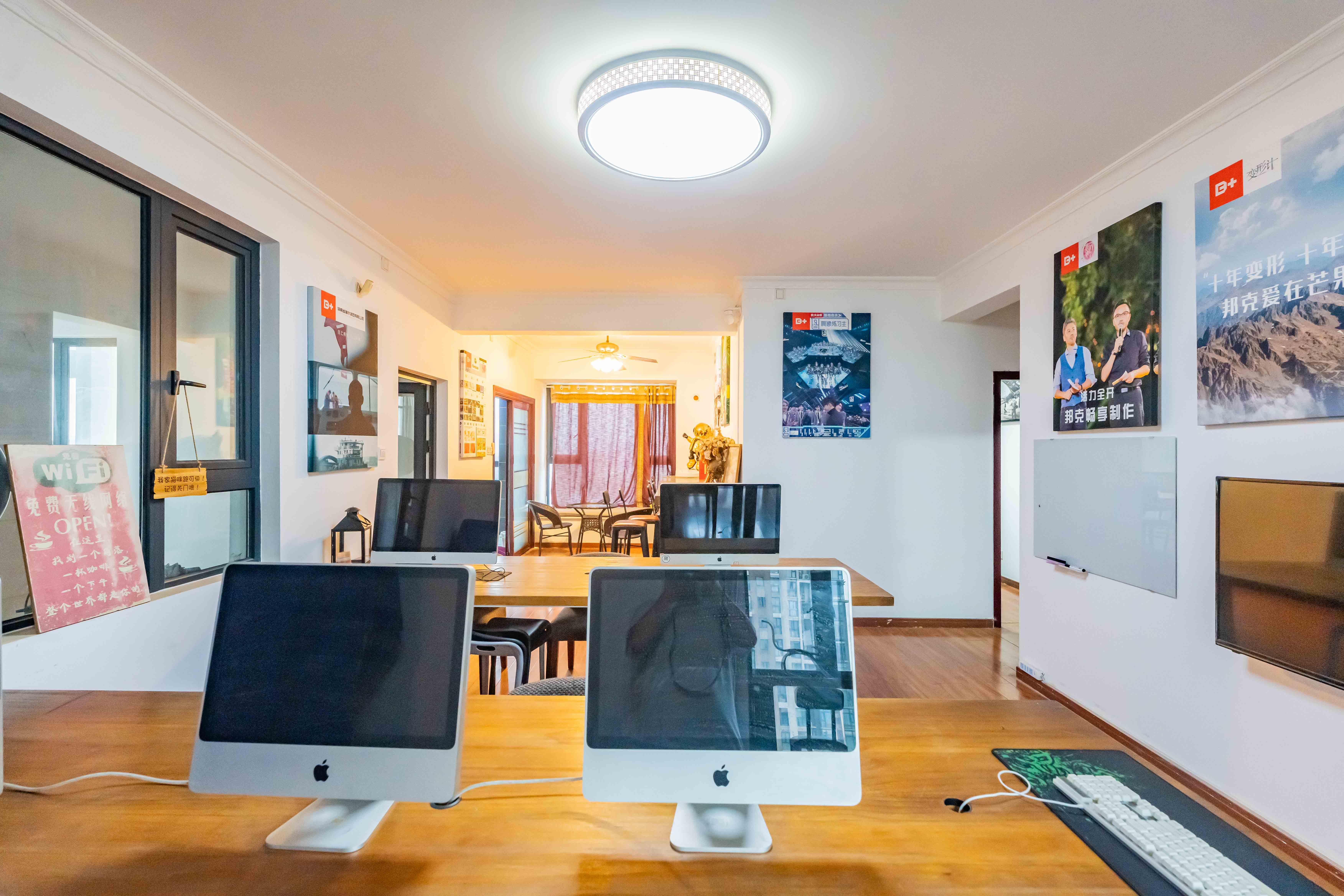 藏珑湖上国际花园  4室2厅1卫    128.0万客厅