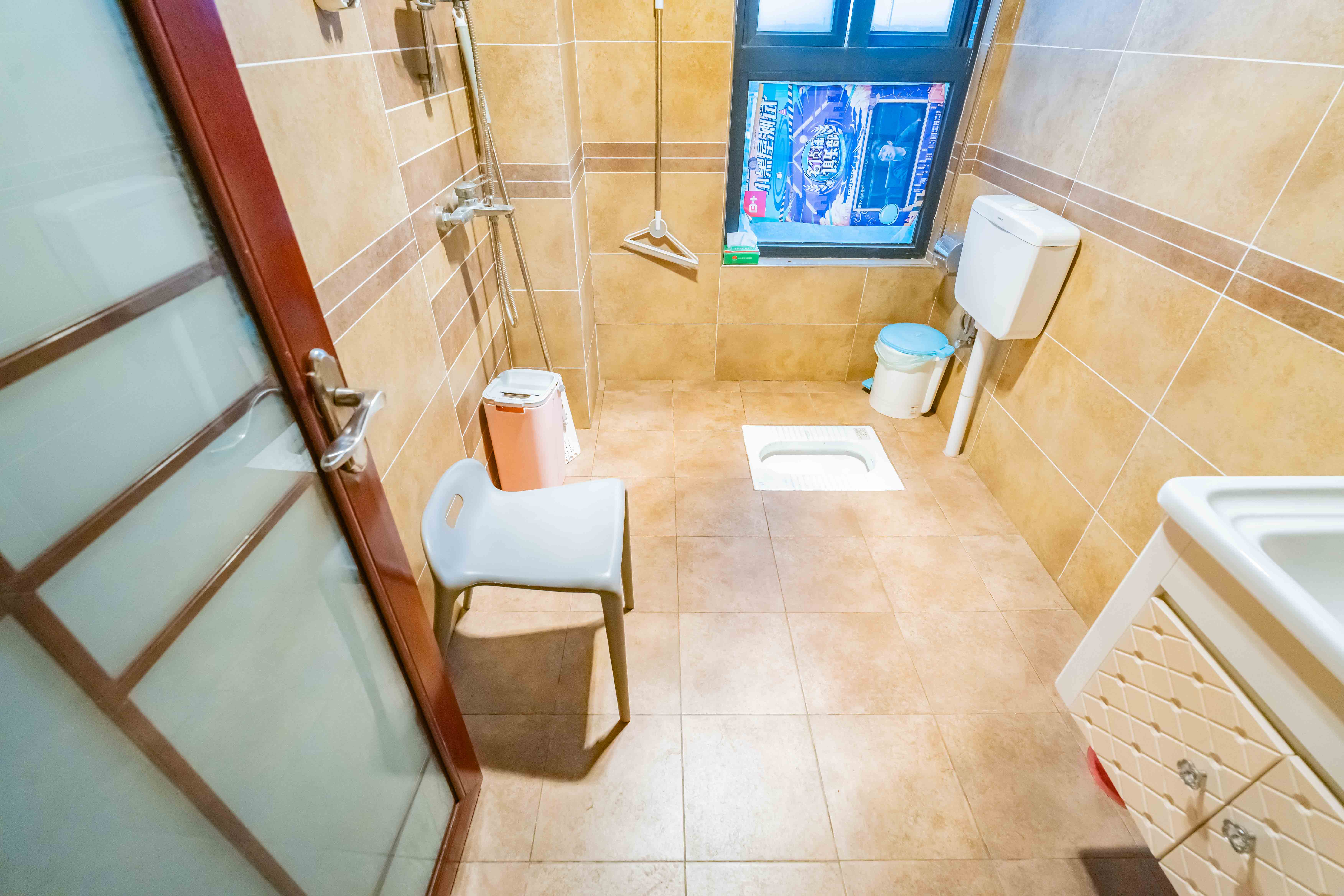 藏珑湖上国际花园  4室2厅1卫    128.0万卫生间