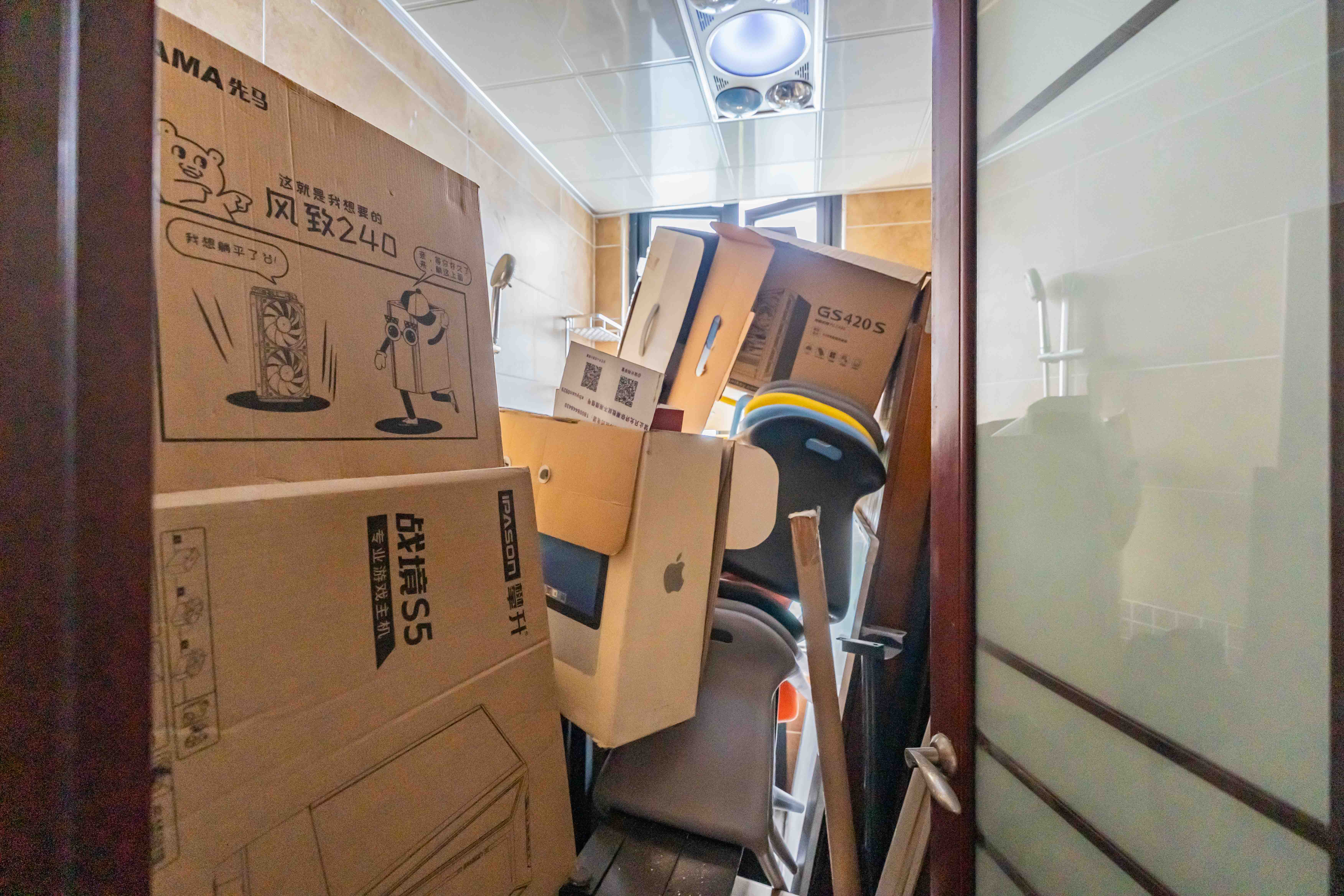 藏珑湖上国际花园  4室2厅1卫    128.0万卫生间