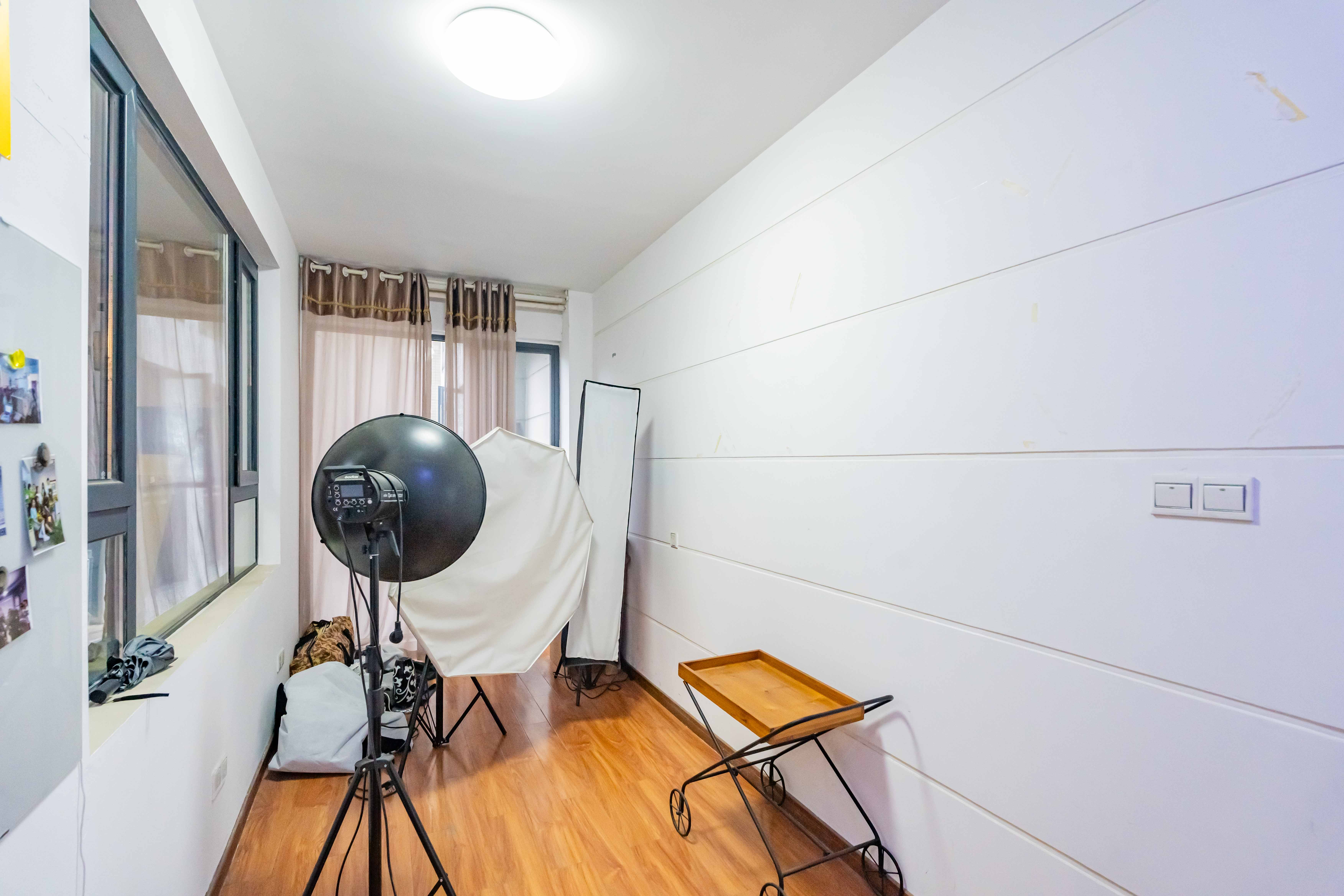 藏珑湖上国际花园  4室2厅1卫    128.0万卧室