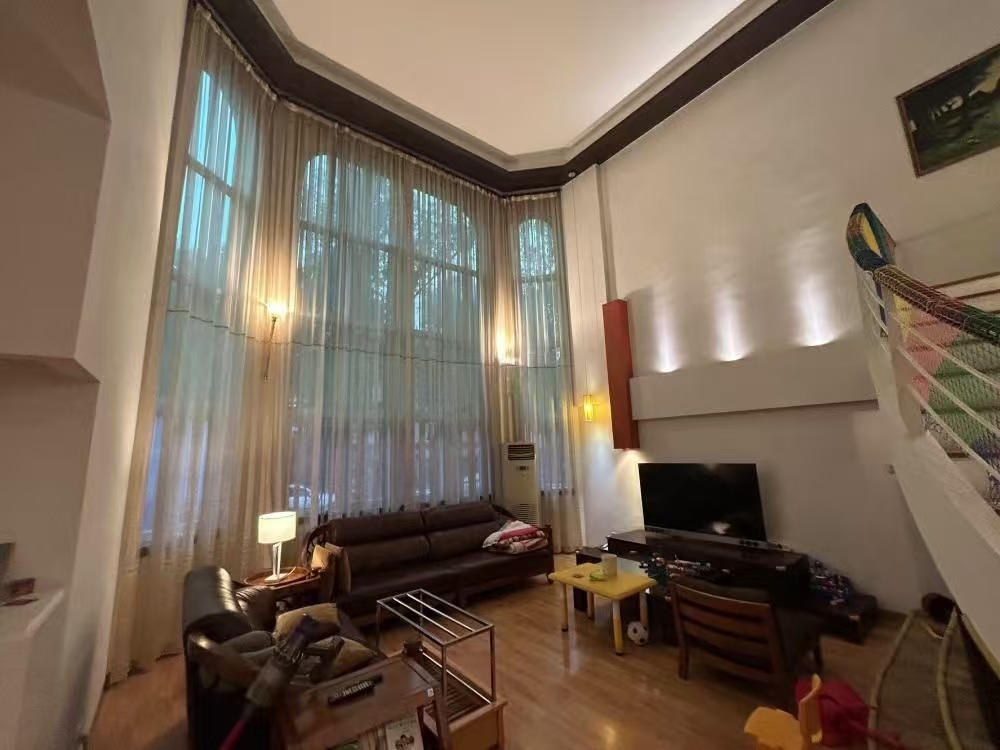 珠江花园 5室2厅3卫 290.0万 珠江花园 5室2厅3卫 290.0万室内图