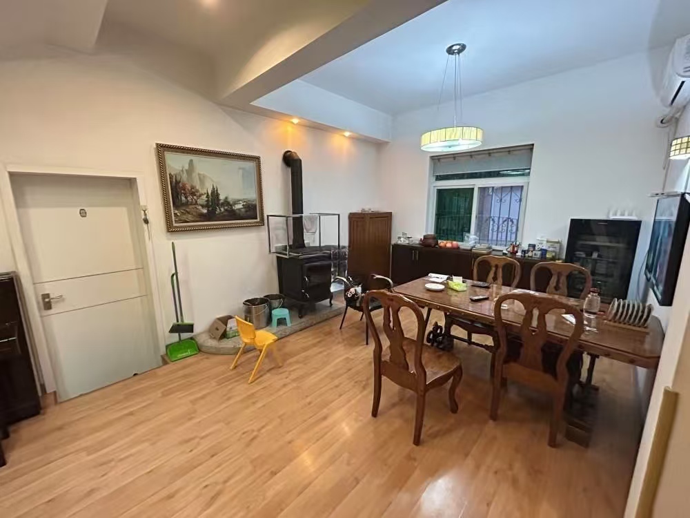 珠江花园 5室2厅3卫 290.0万 珠江花园 5室2厅3卫 290.0万室内图