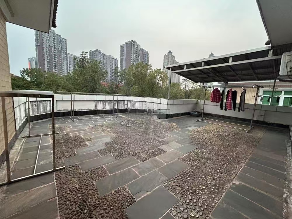 珠江花园 5室2厅3卫 290.0万 珠江花园 5室2厅3卫 290.0万室内图