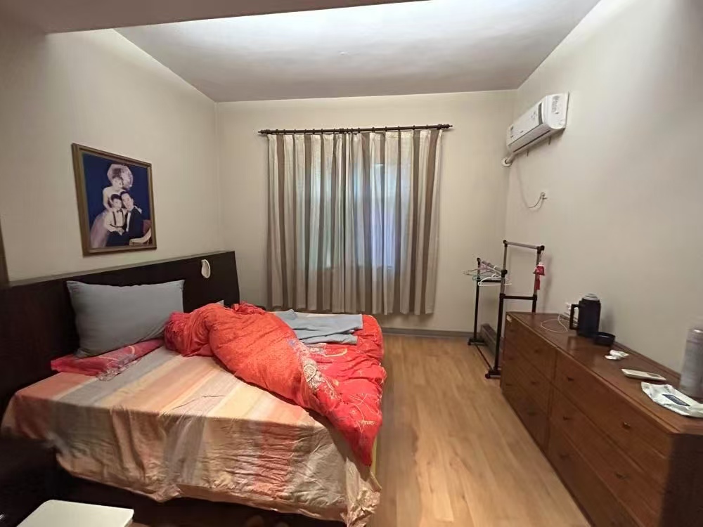 珠江花园 5室2厅3卫 290.0万 珠江花园 5室2厅3卫 290.0万室内图