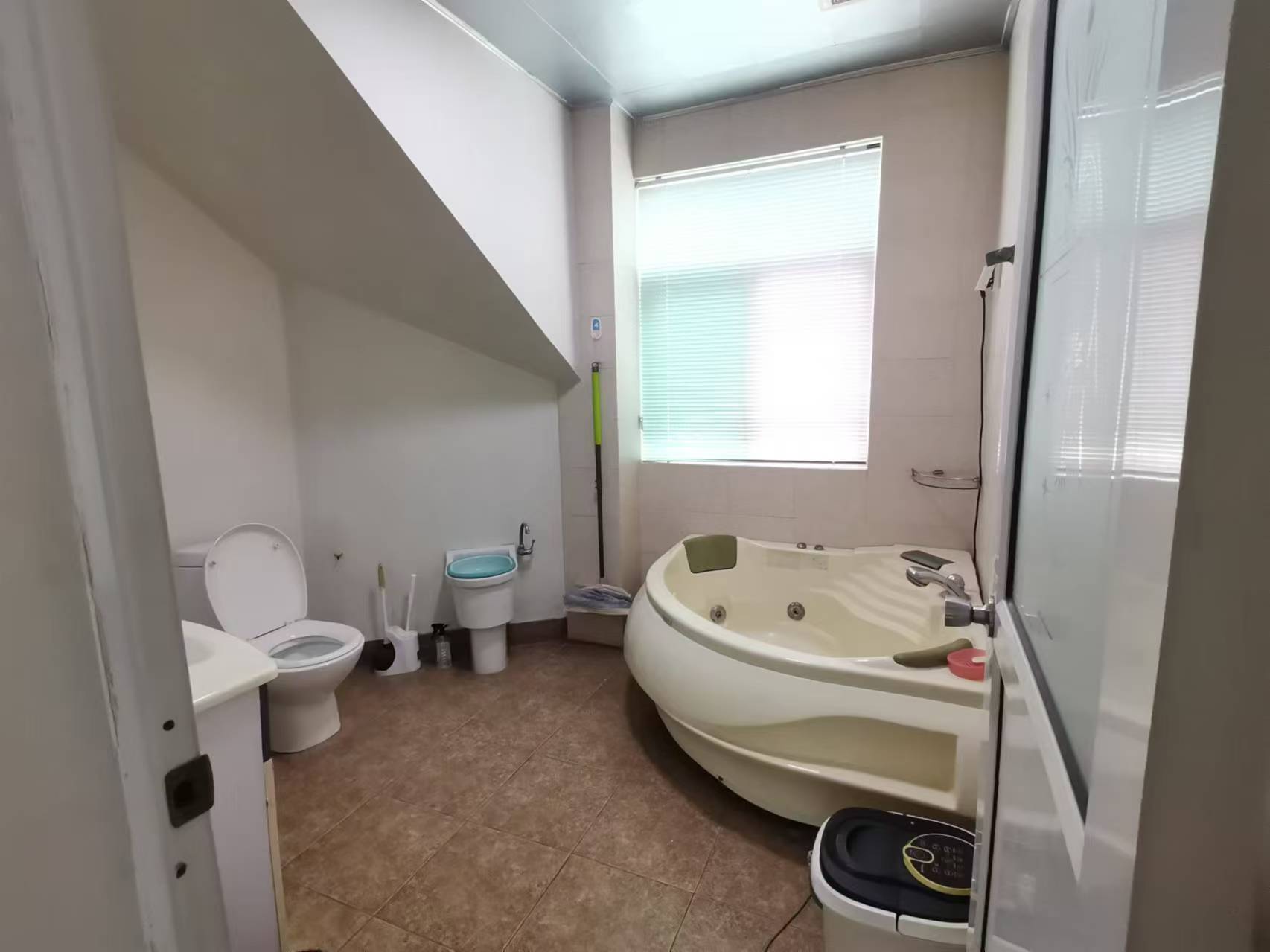 珠江花园 5室2厅3卫 290.0万 珠江花园 5室2厅3卫 290.0万室内图