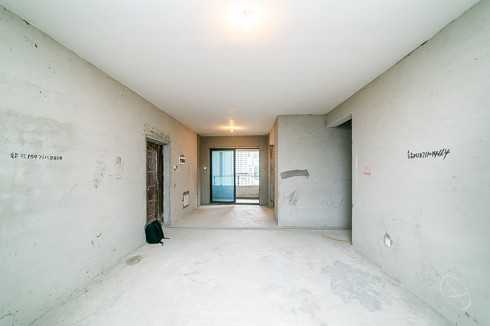 天鸿天府（天鸿中央大院）  4室2厅3卫    168.0万客厅