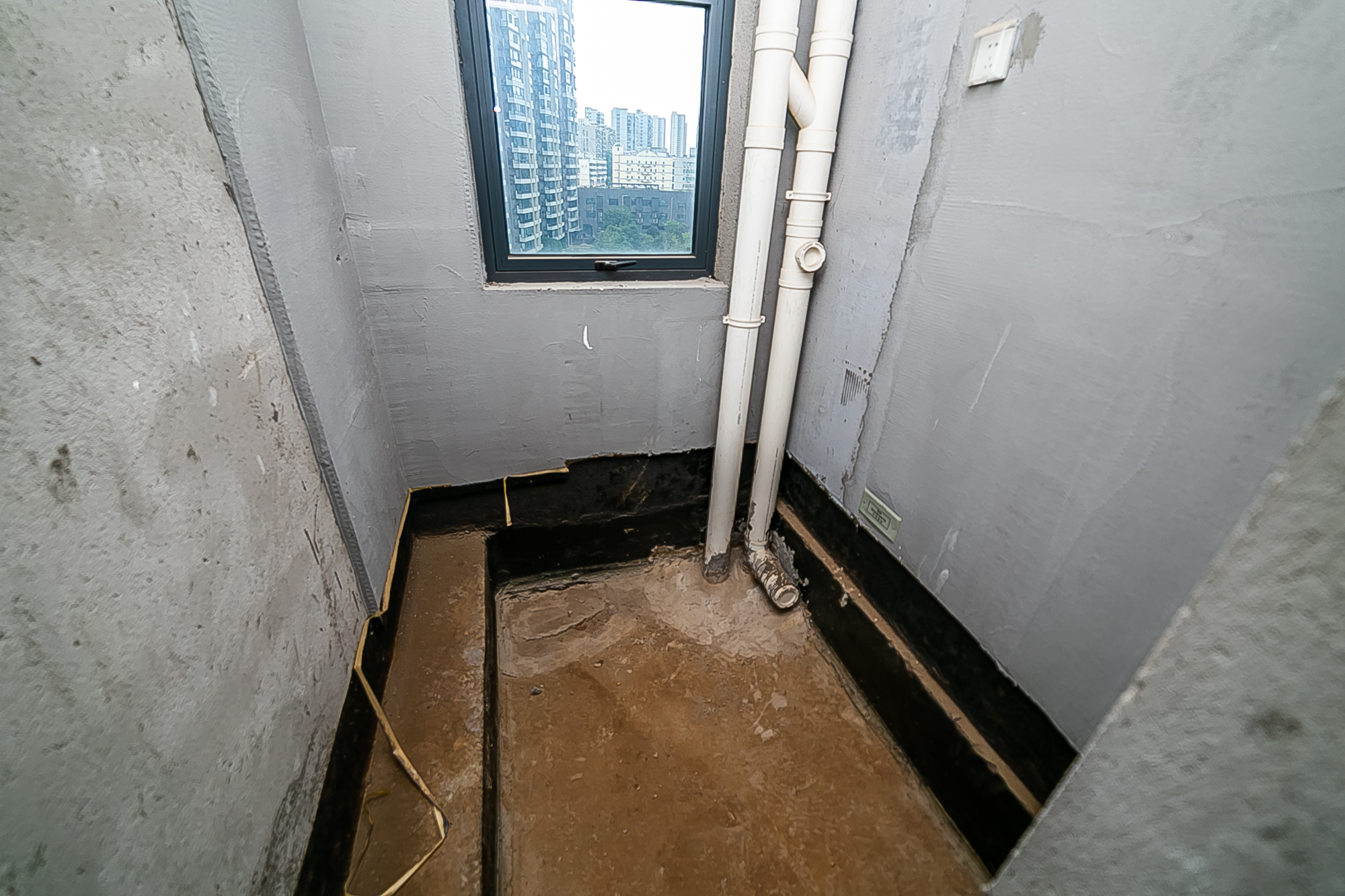 天鸿天府（天鸿中央大院）  4室2厅3卫    168.0万卫生间