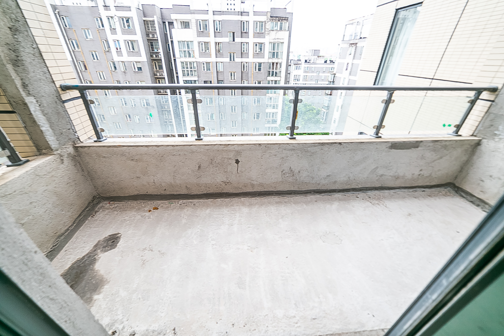 天鸿天府（天鸿中央大院）  4室2厅3卫    168.0万阳台