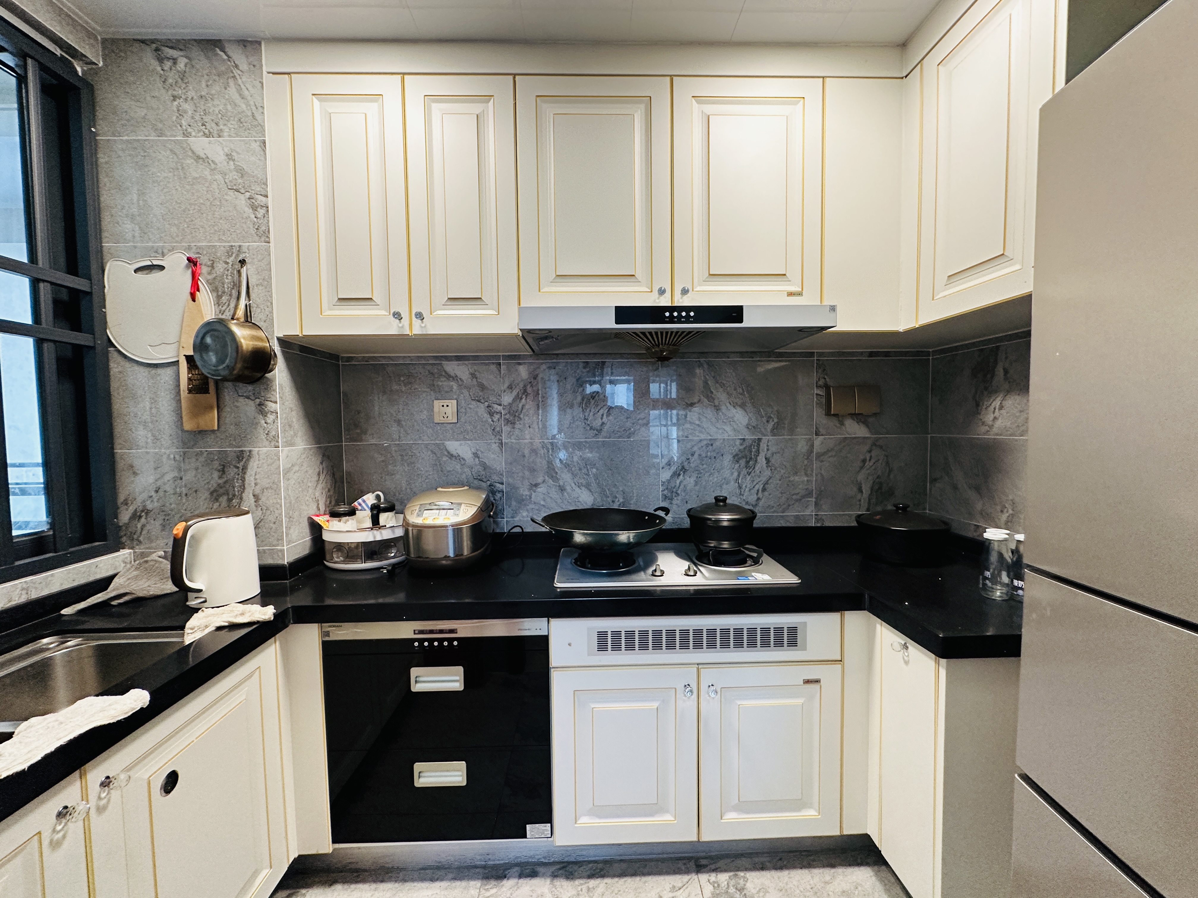 滨江名苑(滨江路) 2室2厅1卫 115.0万 滨江名苑(滨江路) 2室2厅1卫 115.0万厨房