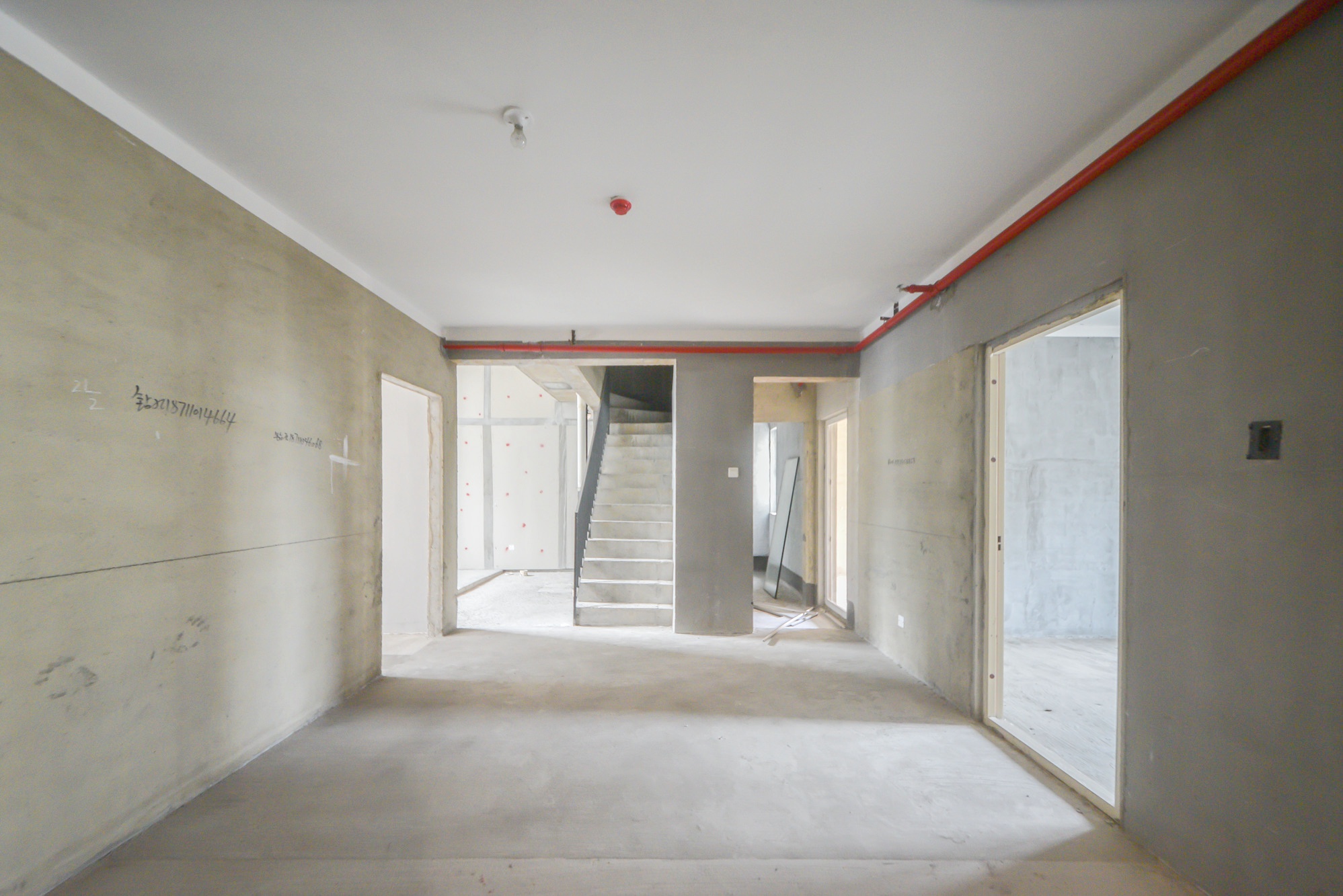 正荣悦玺  4室2厅2卫    136.0万 正荣悦玺  4室2厅2卫    136.0万客厅