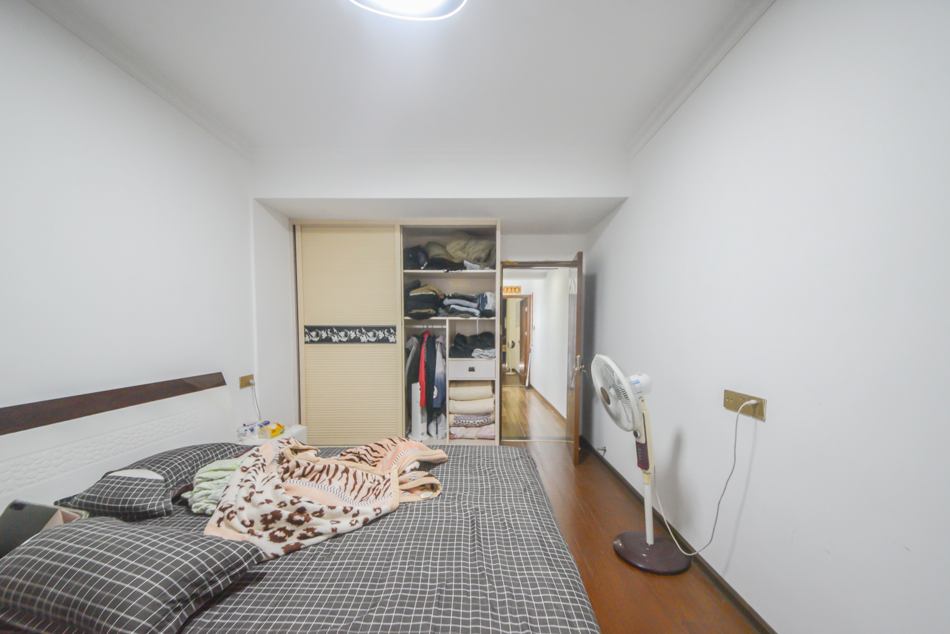 尊邸华庭  2室2厅2卫   82.00万卧室
