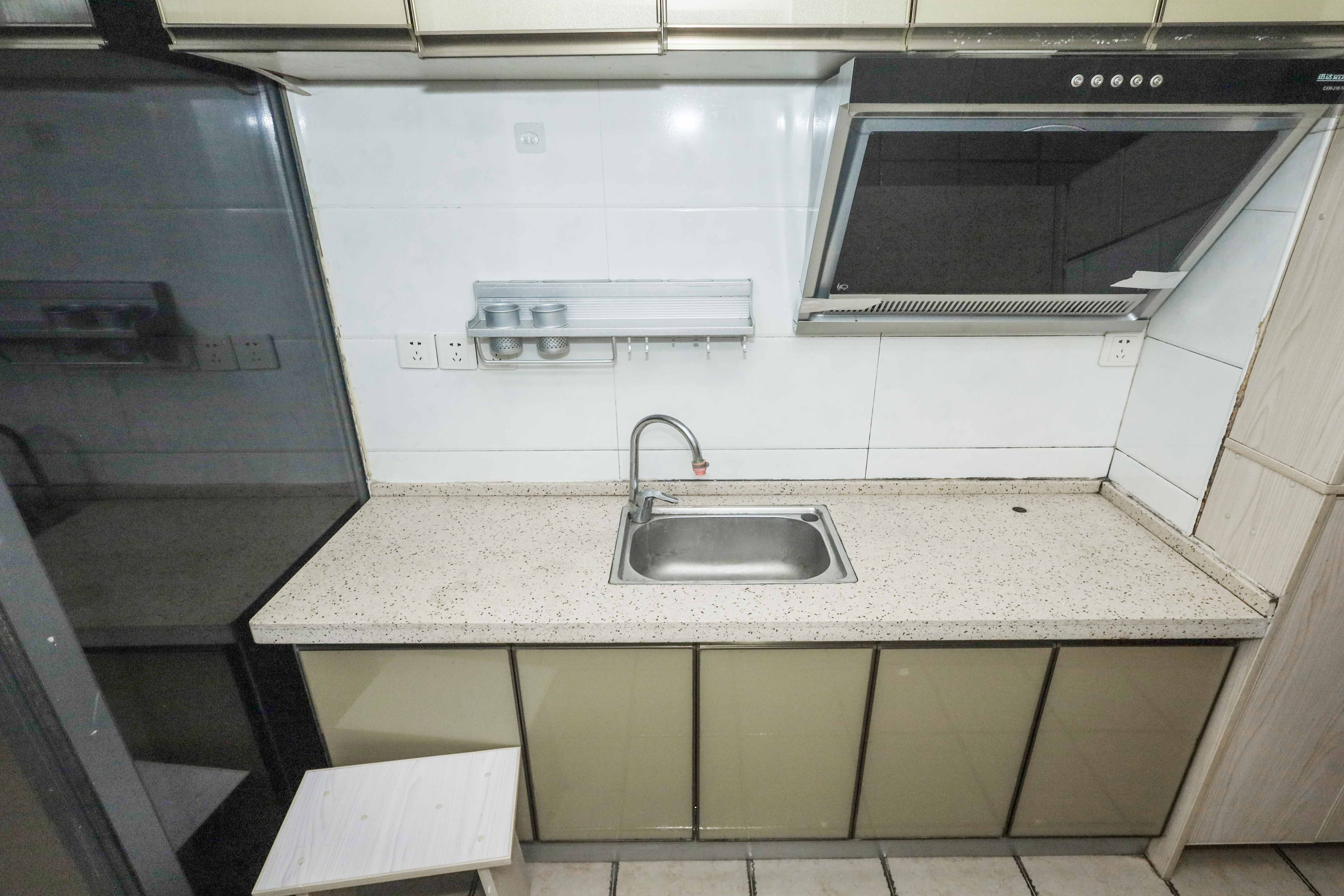 保利麓谷林语I区  1室1厅1卫   30.00万厨房