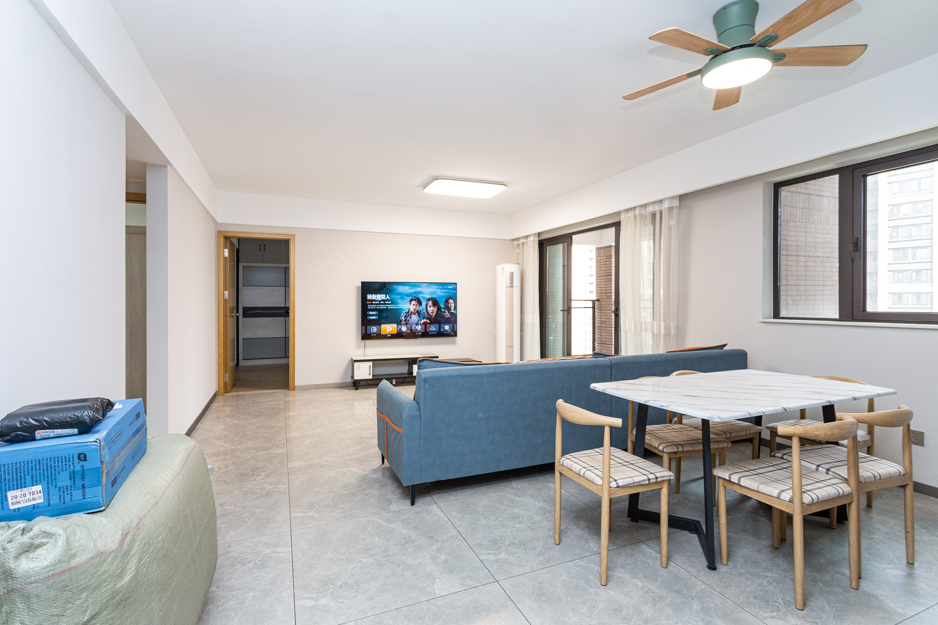 时代倾城四期 4室2厅2卫 120.00万 时代倾城四期 4室2厅2卫 120.00万客厅