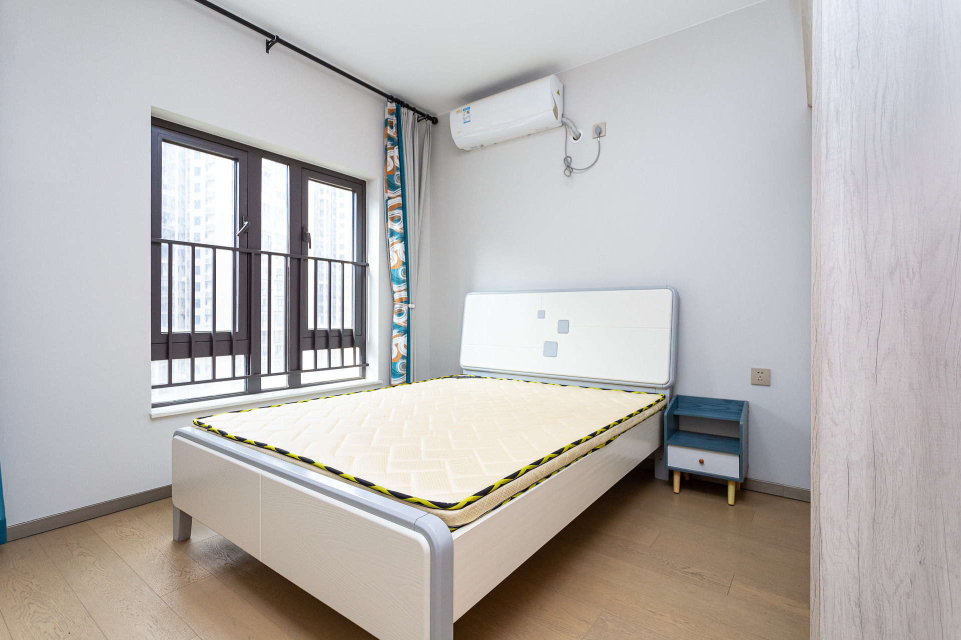 时代倾城四期 4室2厅2卫 120.00万 时代倾城四期 4室2厅2卫 120.00万卧室