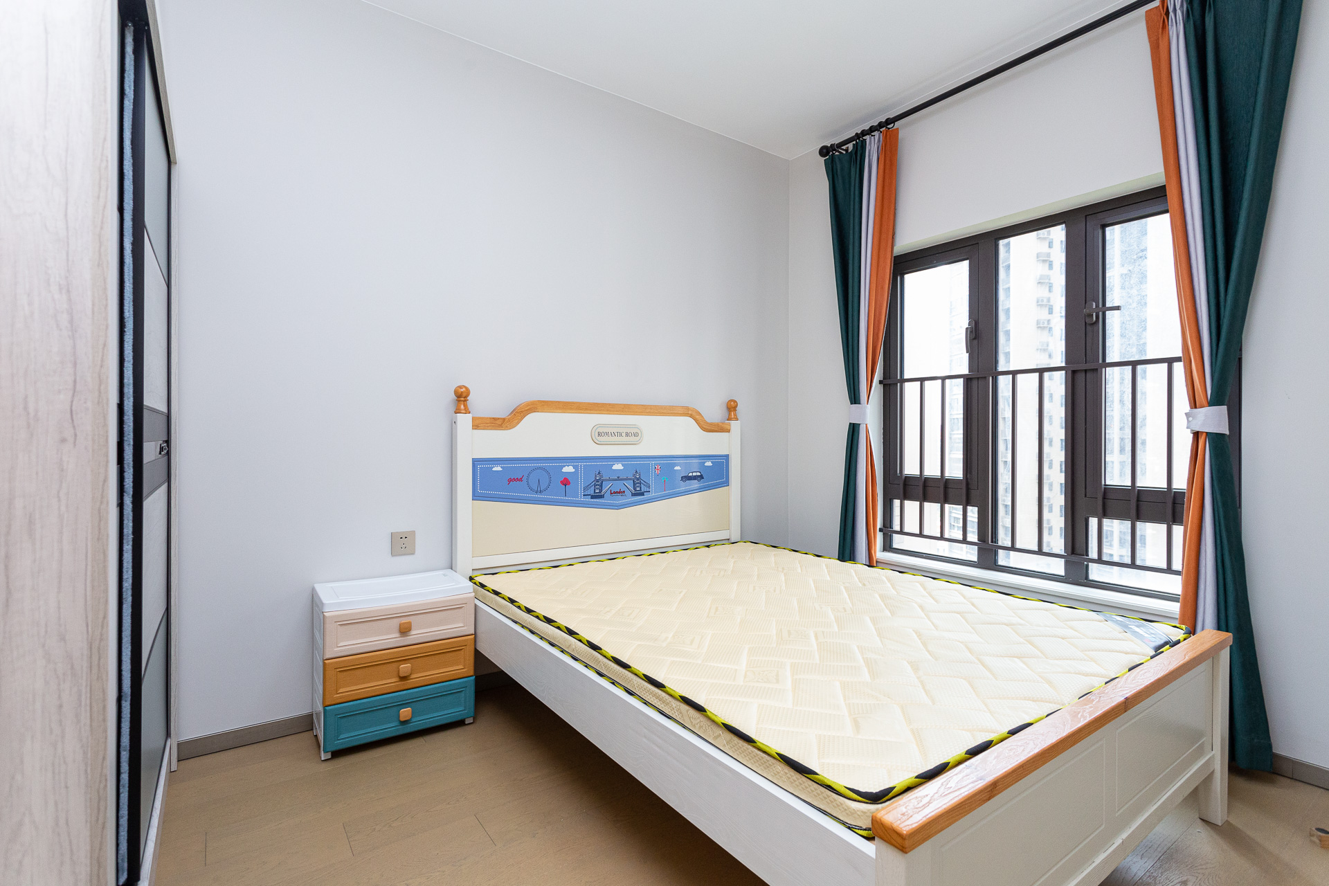 时代倾城四期 4室2厅2卫 120.00万 时代倾城四期 4室2厅2卫 120.00万卧室