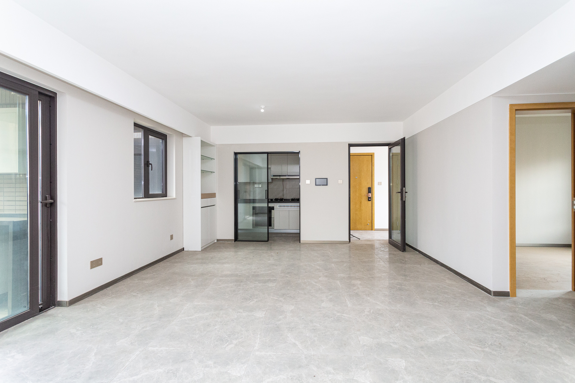 时代倾城四期 4室2厅2卫 102.8万 时代倾城四期 4室2厅2卫 102.8万客厅