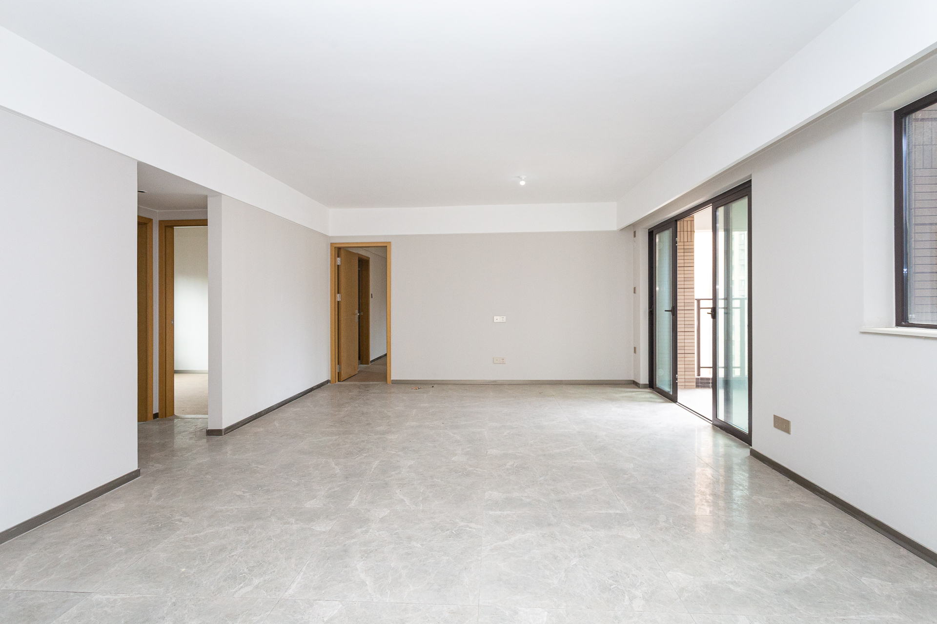 时代倾城四期 4室2厅2卫 102.8万 时代倾城四期 4室2厅2卫 102.8万客厅