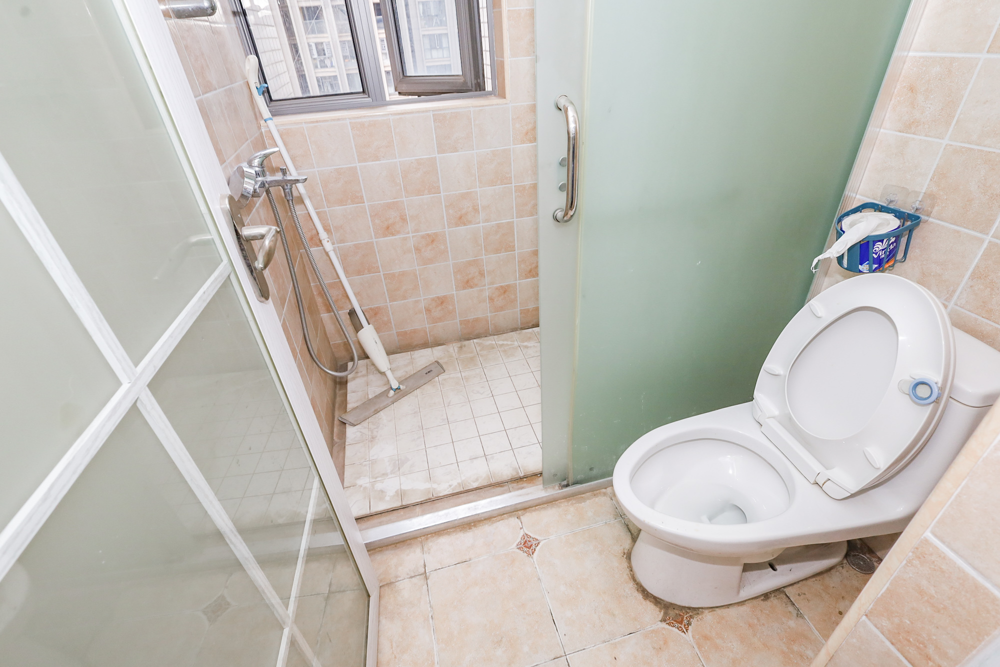 八方小区C区  3室2厅2卫    390.0万 八方小区C区  3室2厅2卫    390.0万卫生间