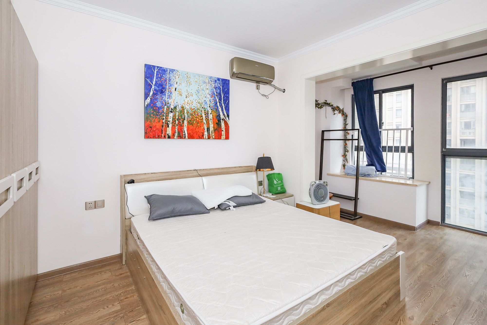 八方小区C区  3室2厅2卫    390.0万 八方小区C区  3室2厅2卫    390.0万卧室