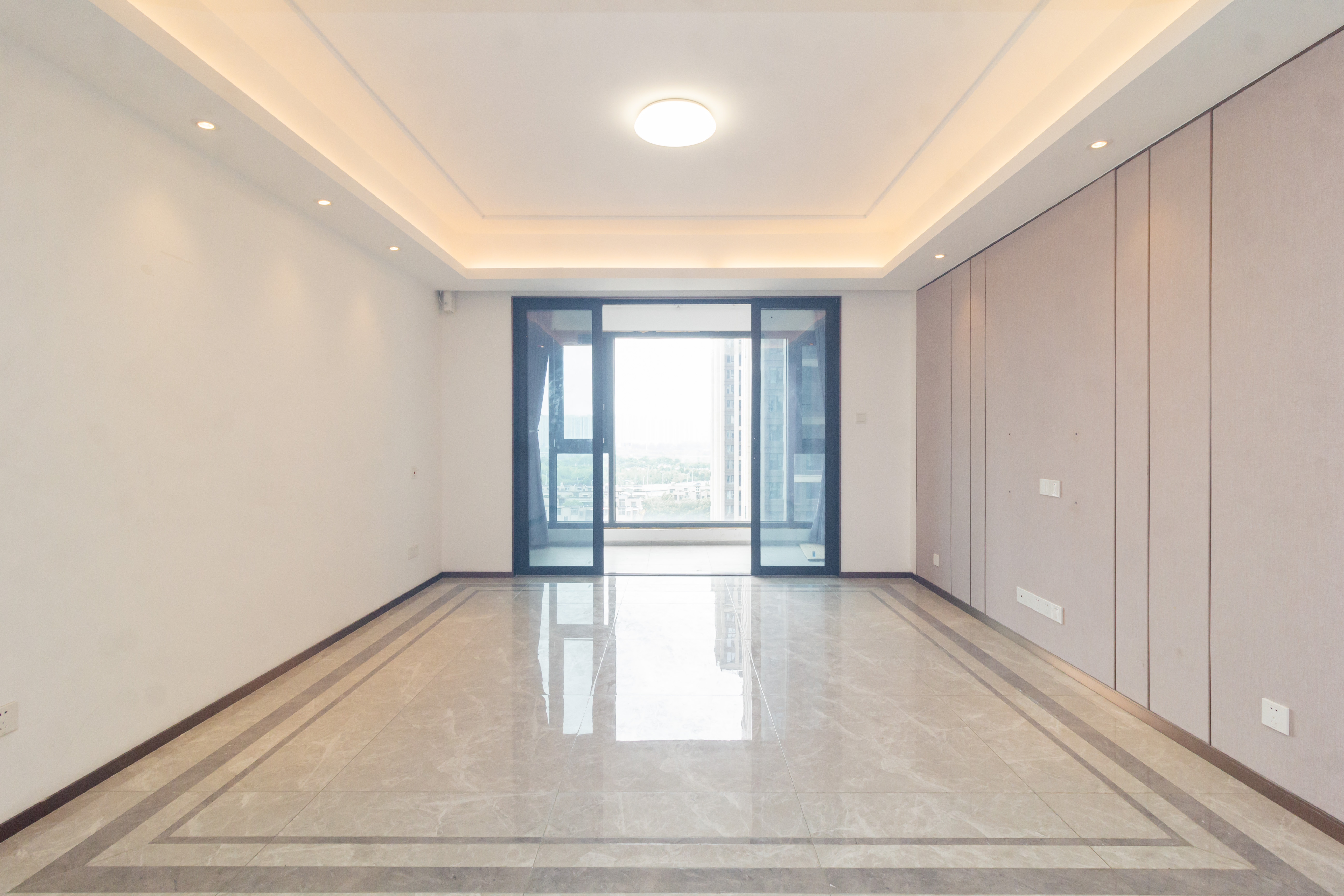 金茂建发观悦  4室2厅2卫    193.0万客厅