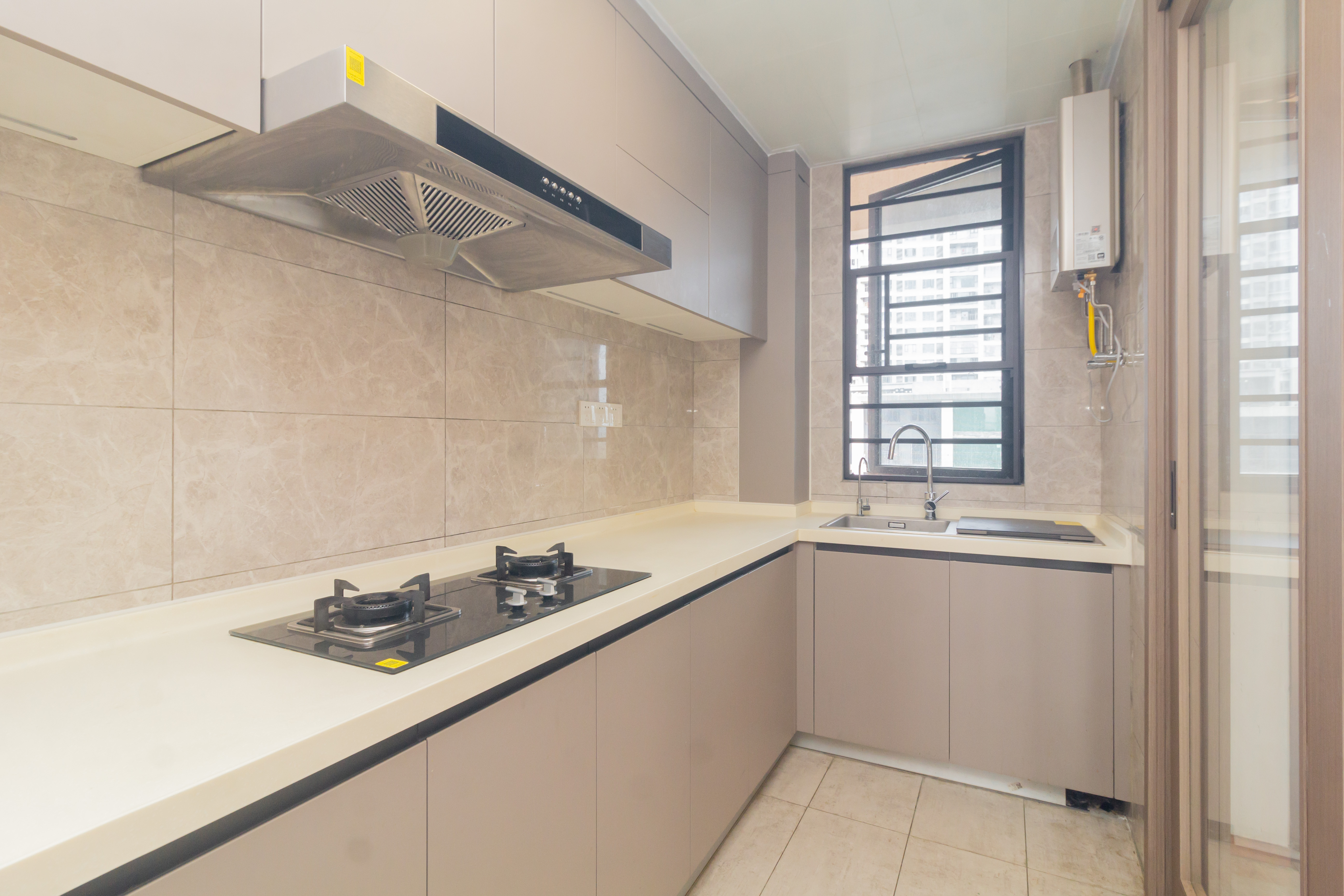 金茂建发观悦  4室2厅2卫    193.0万厨房