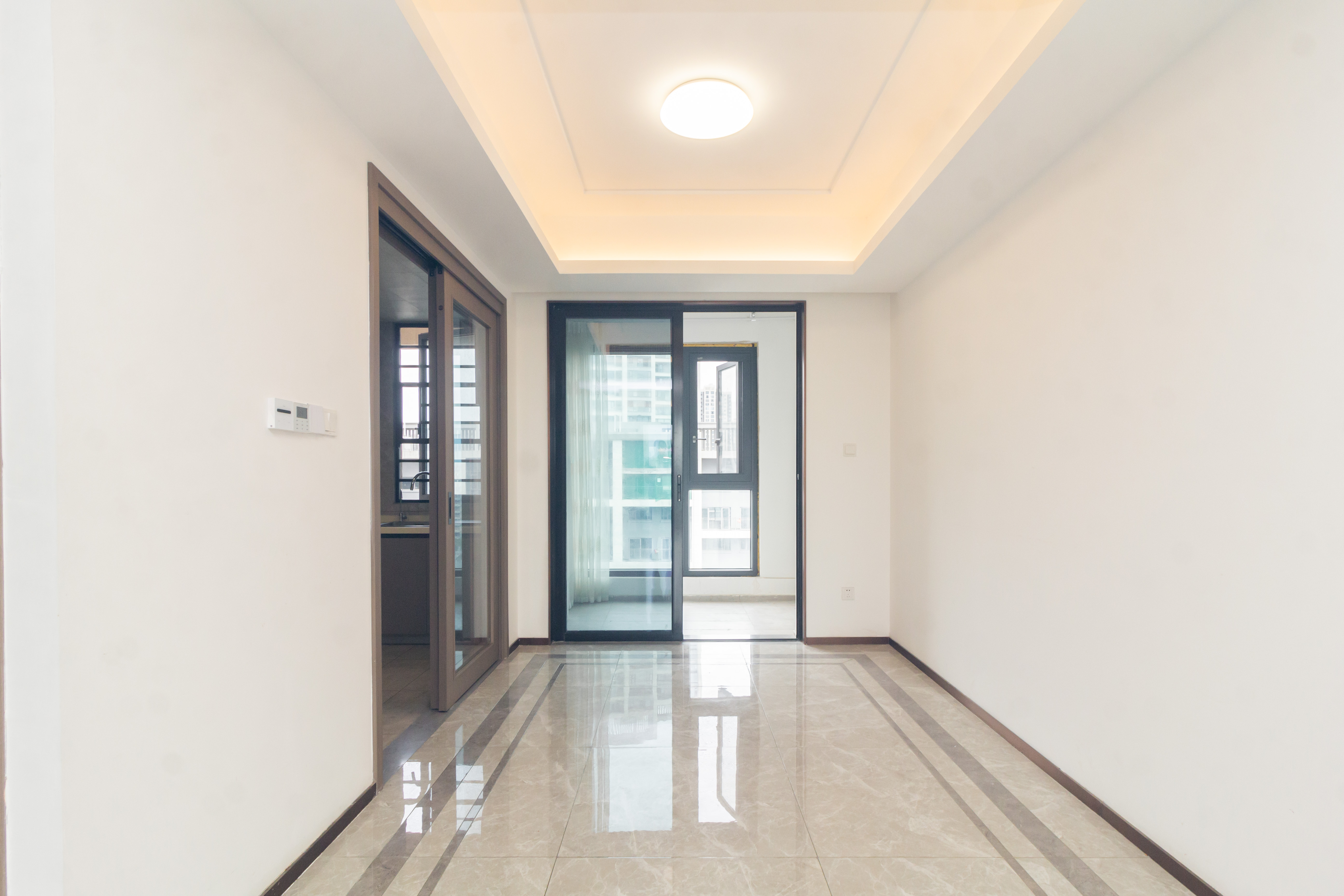 金茂建发观悦  4室2厅2卫    193.0万客厅