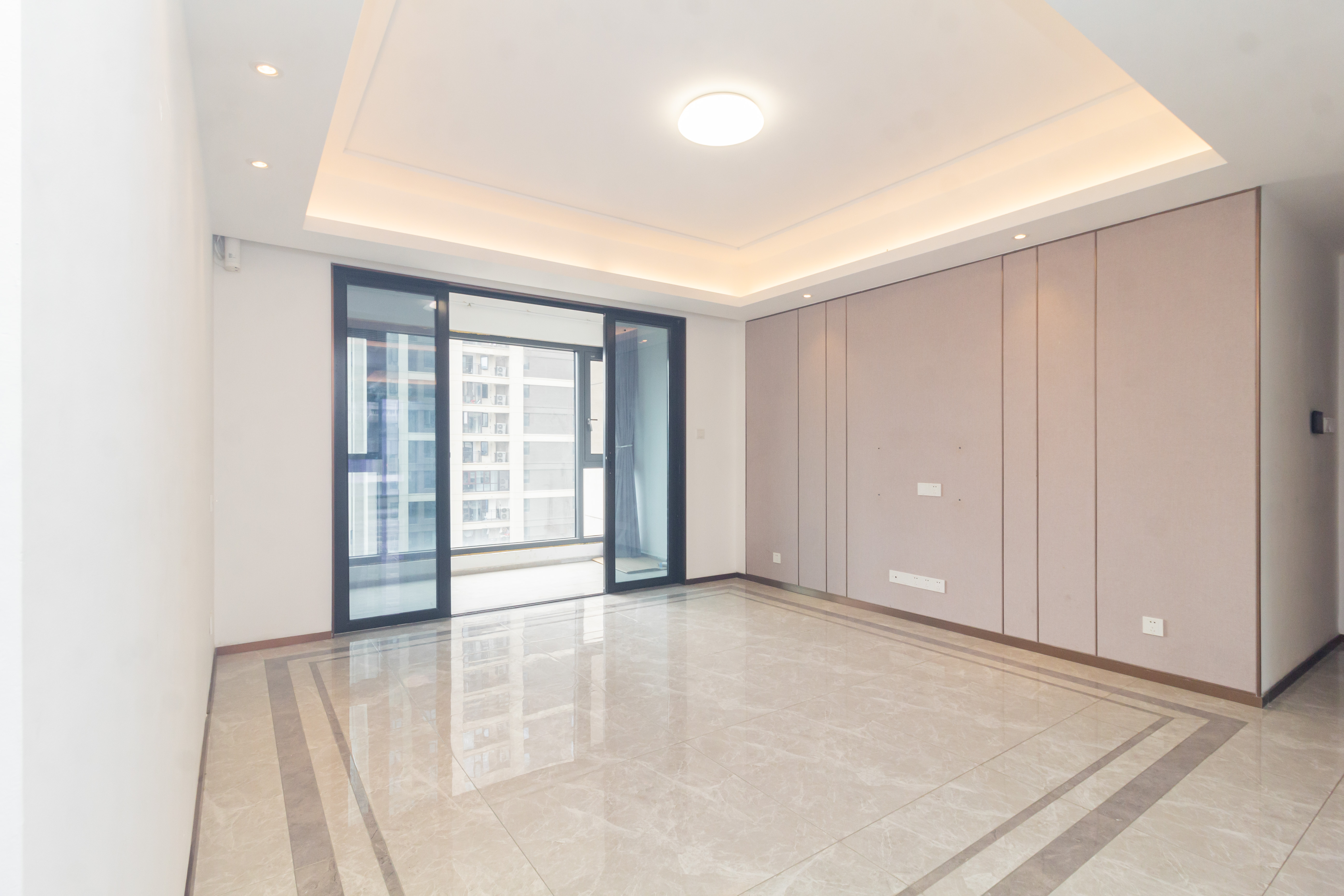 金茂建发观悦  4室2厅2卫    193.0万客厅