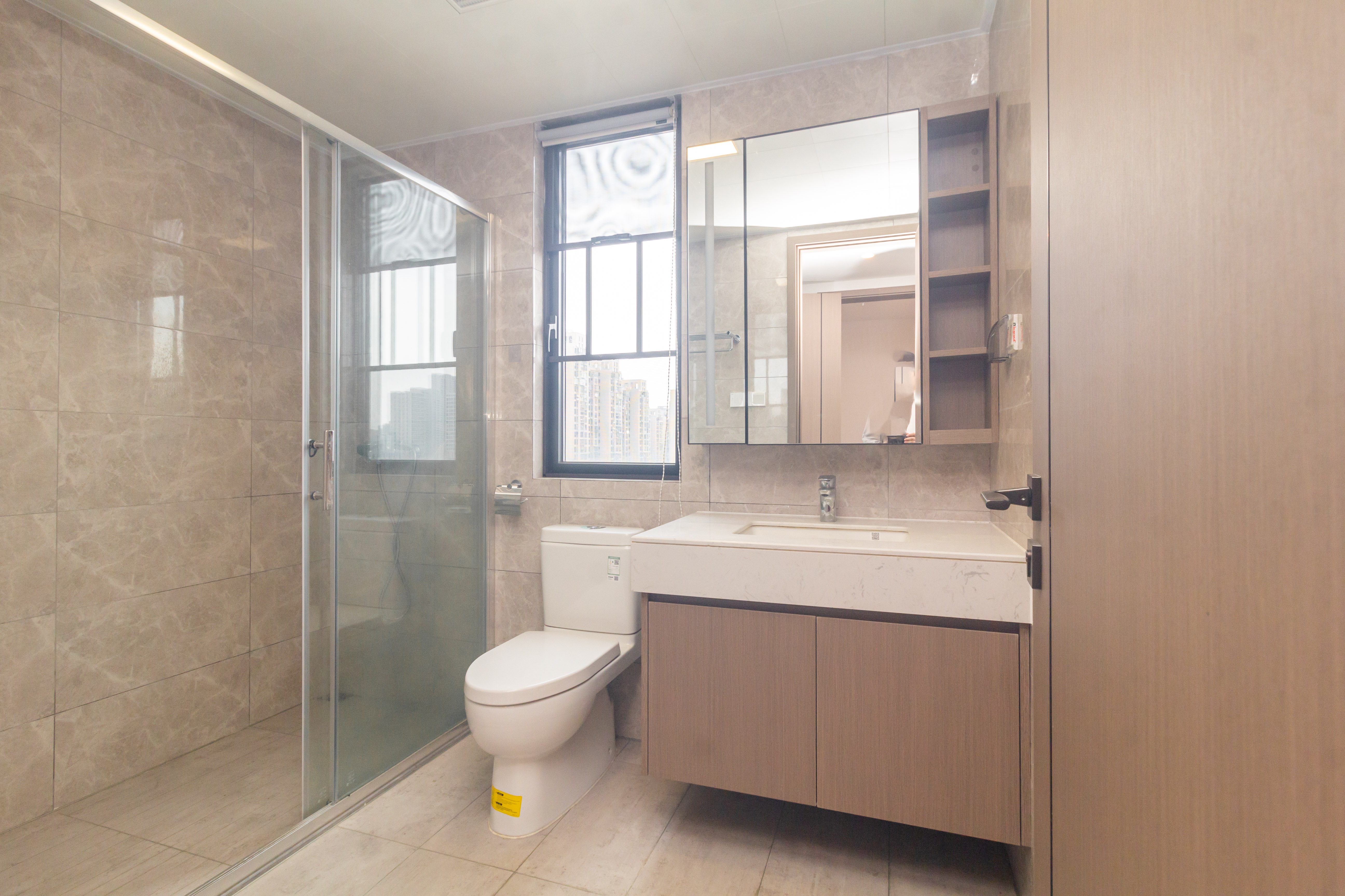 金茂建发观悦  4室2厅2卫    193.0万卫生间