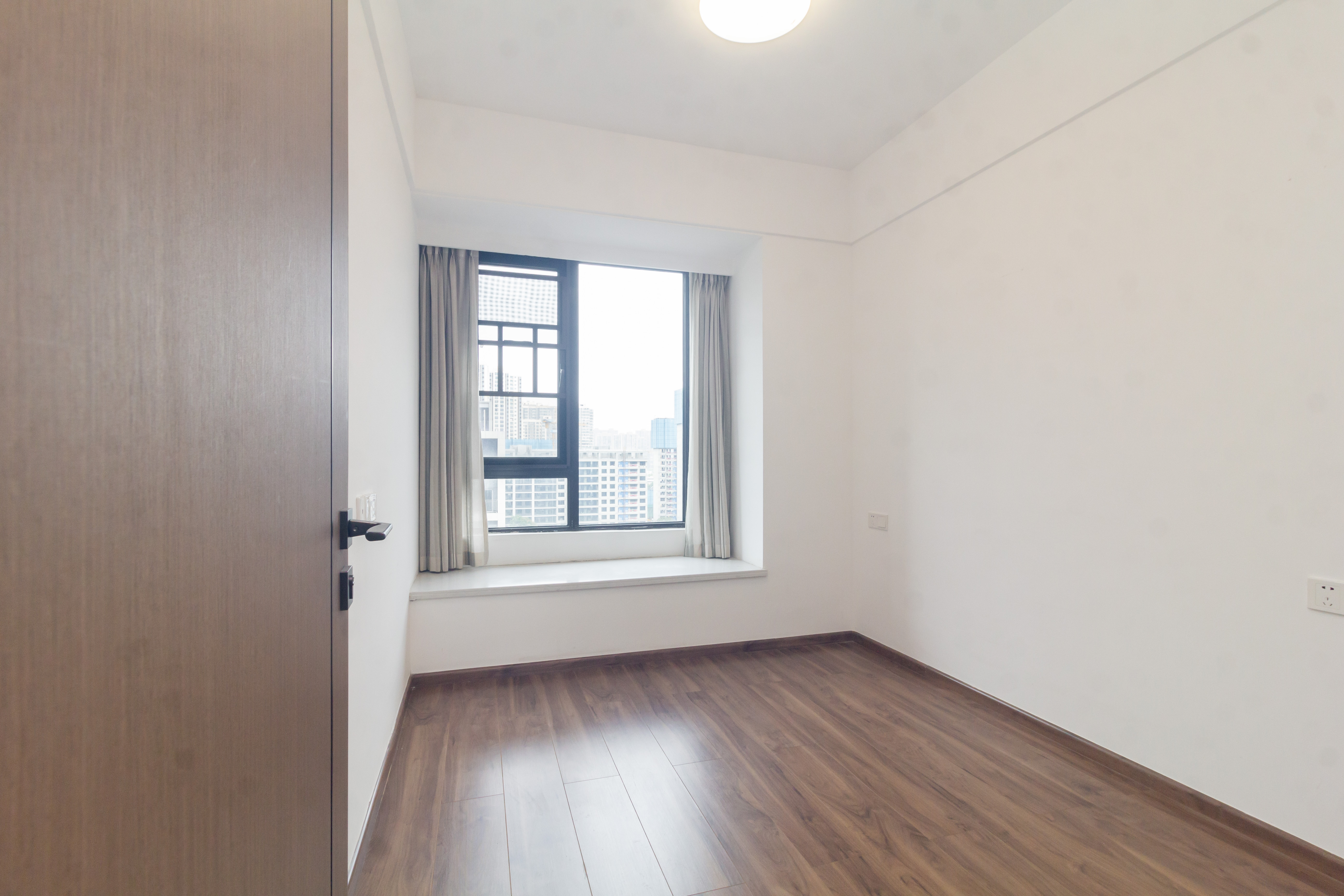 金茂建发观悦  4室2厅2卫    193.0万卧室