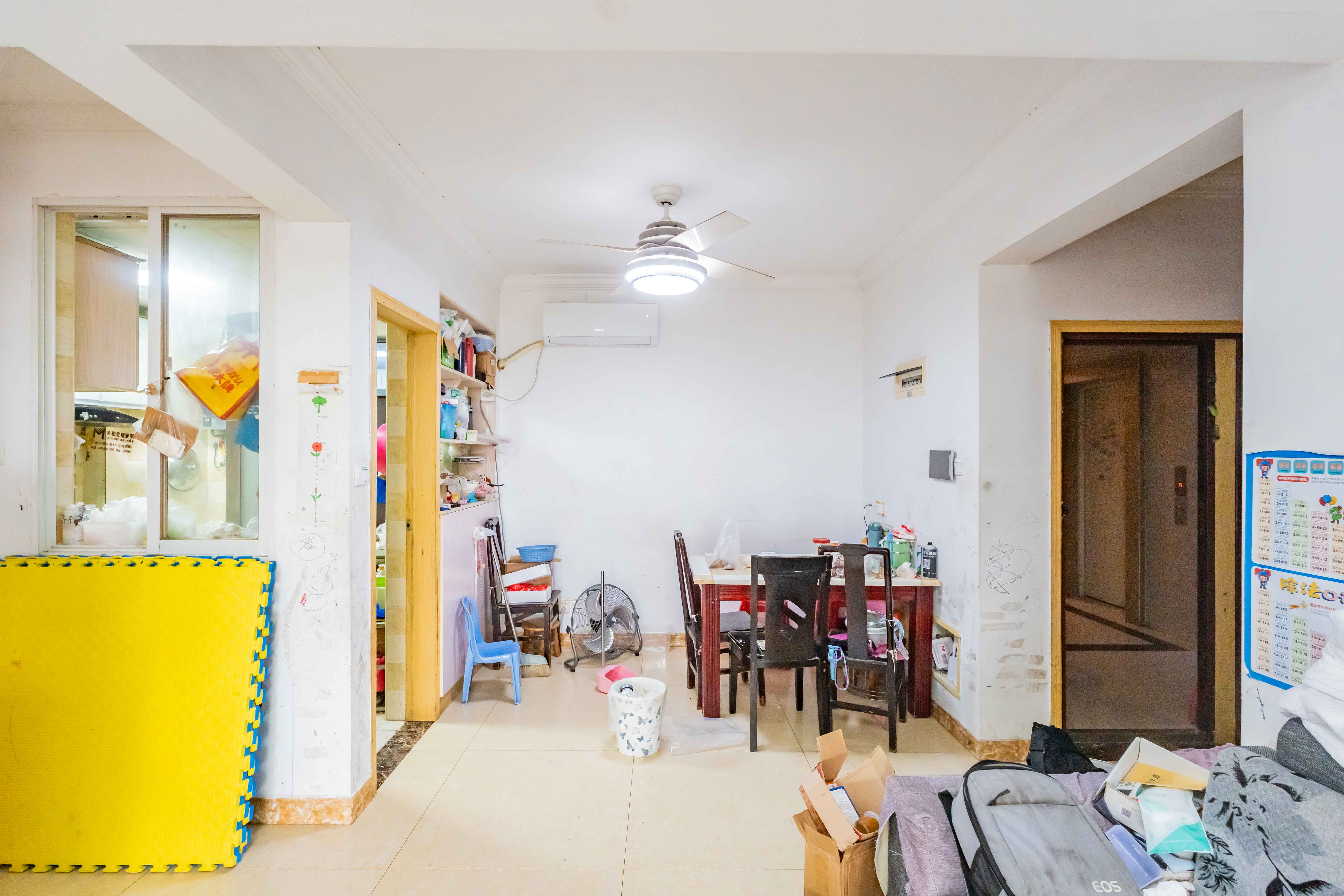 悦湖山 3室2厅1卫 70.00万 悦湖山 3室2厅1卫 70.00万客厅