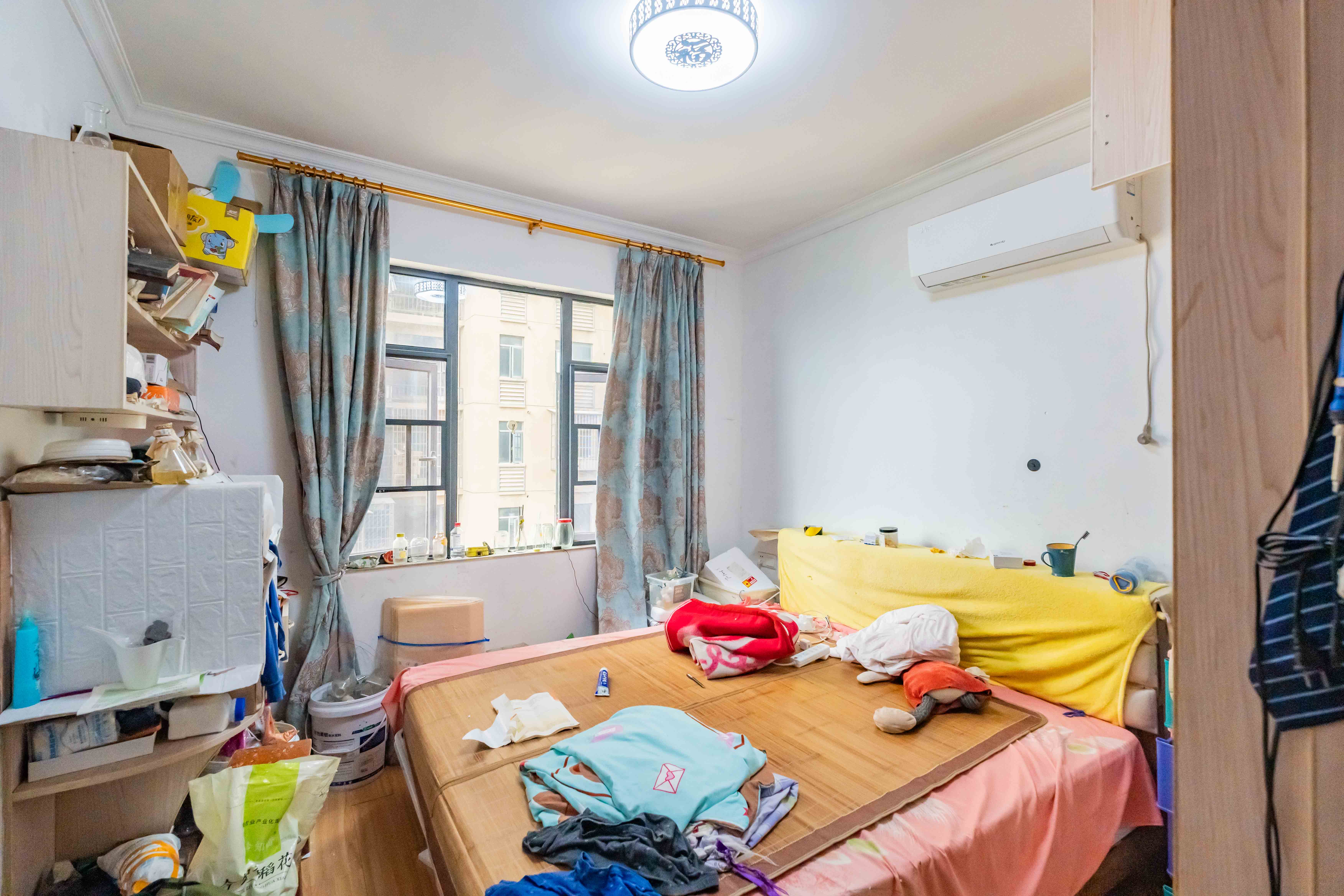 悦湖山 3室2厅1卫 70.00万 悦湖山 3室2厅1卫 70.00万卧室