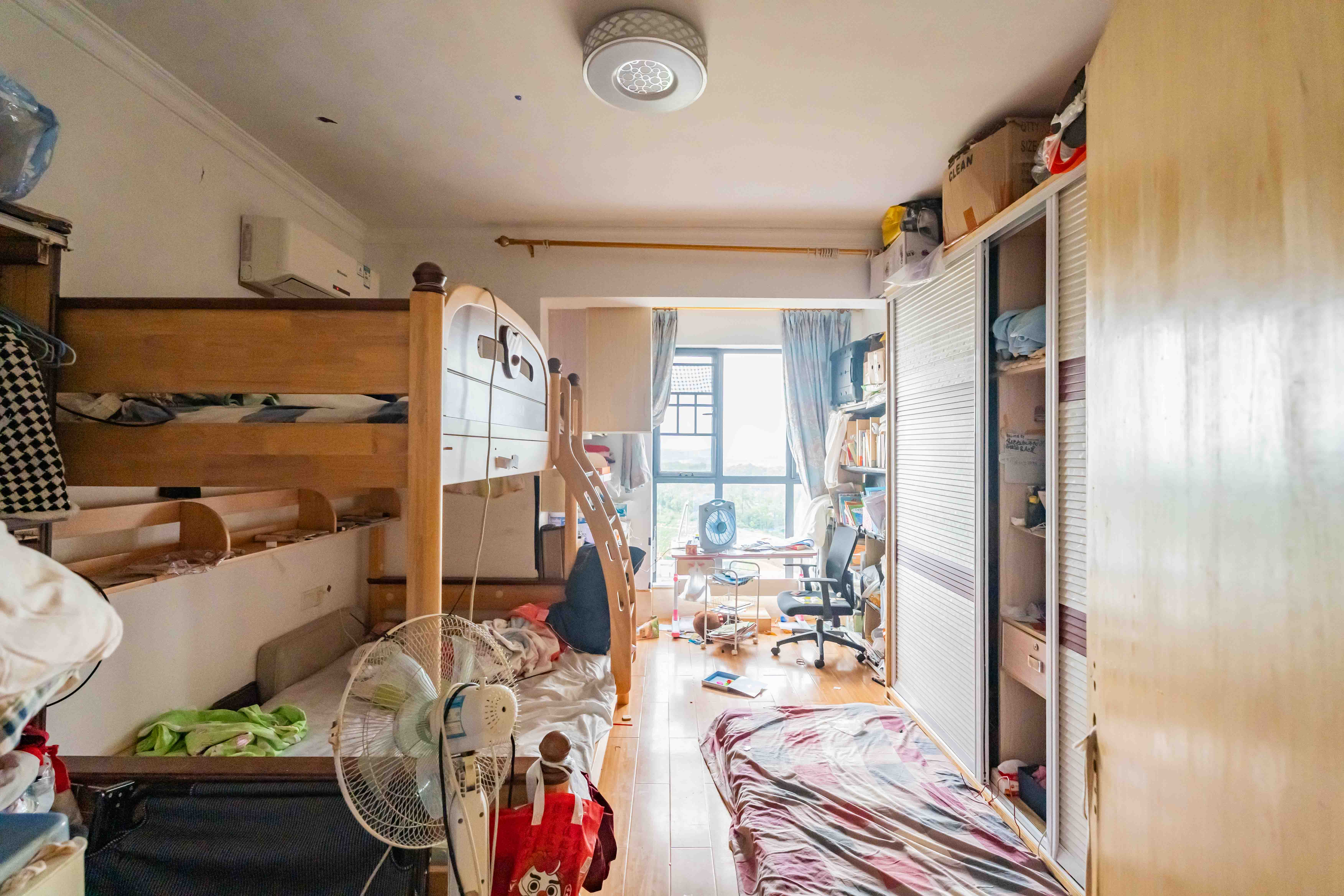 悦湖山 3室2厅1卫 70.00万 悦湖山 3室2厅1卫 70.00万卧室