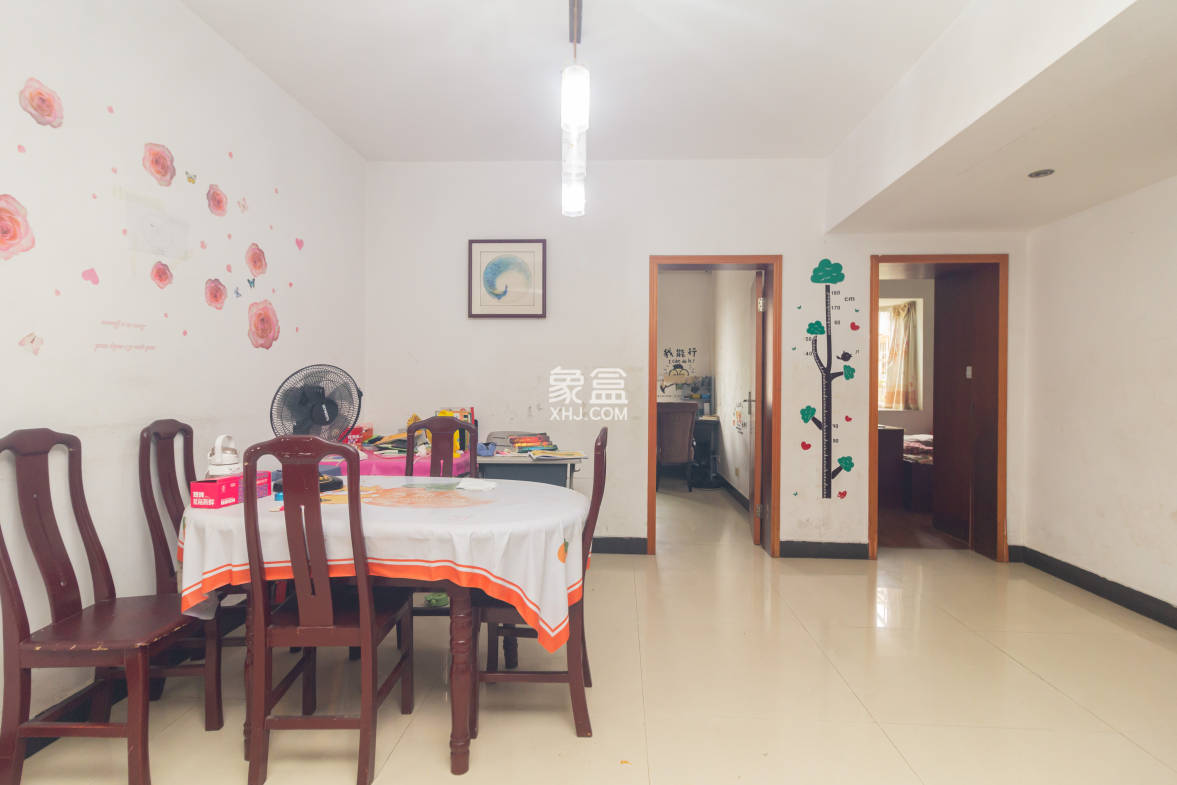 创业乐园 3室2厅2卫 60.0万 创业乐园 3室2厅2卫 60.0万客厅