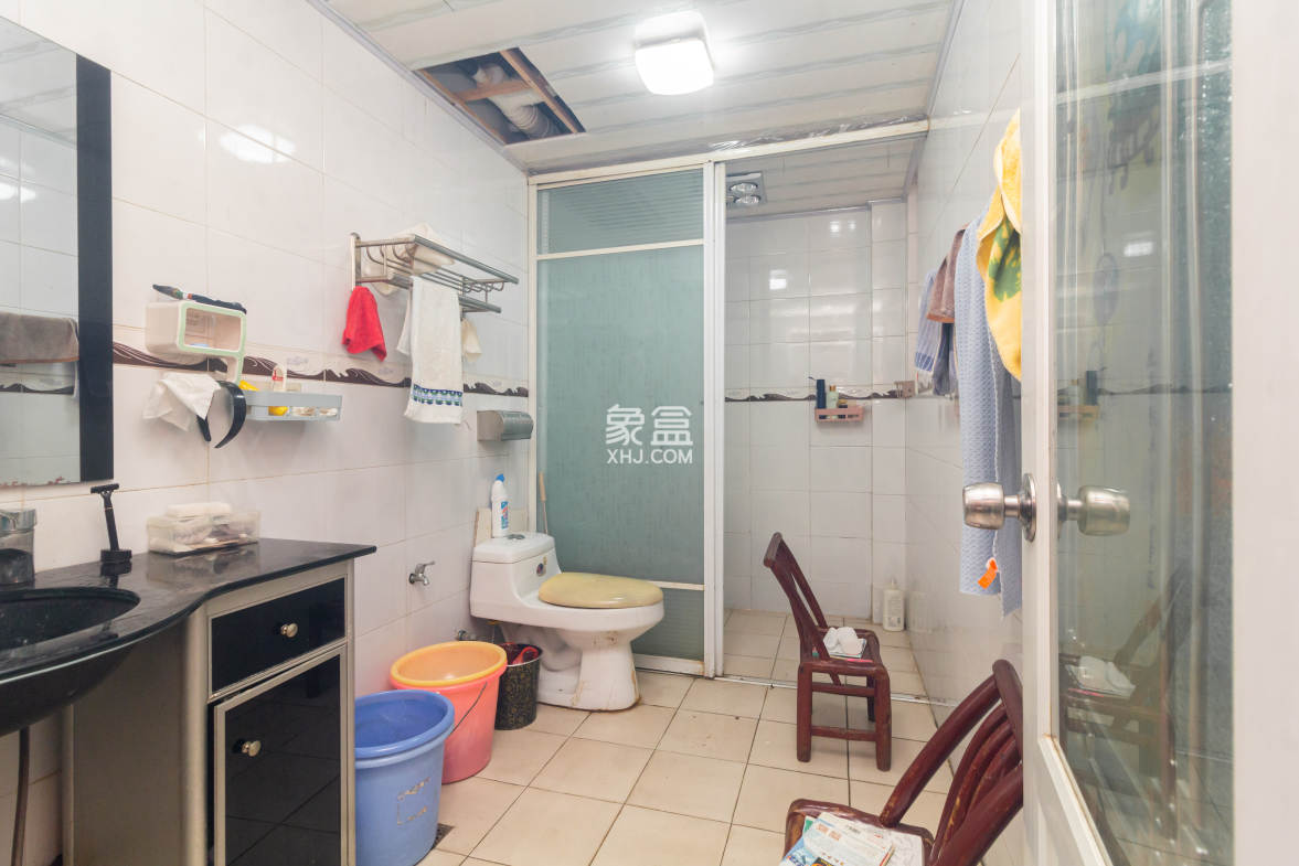 创业乐园 3室2厅2卫 60.0万 创业乐园 3室2厅2卫 60.0万卫生间