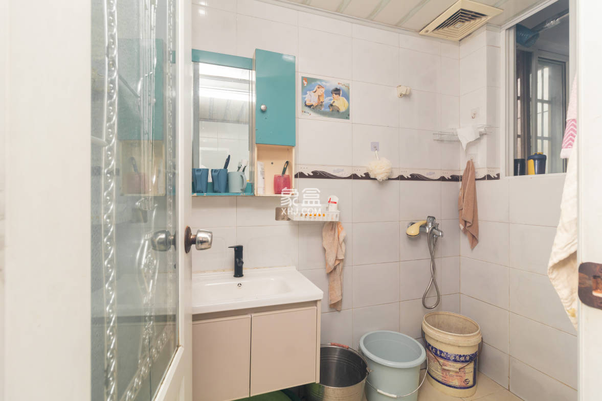 创业乐园 3室2厅2卫 60.0万 创业乐园 3室2厅2卫 60.0万卫生间