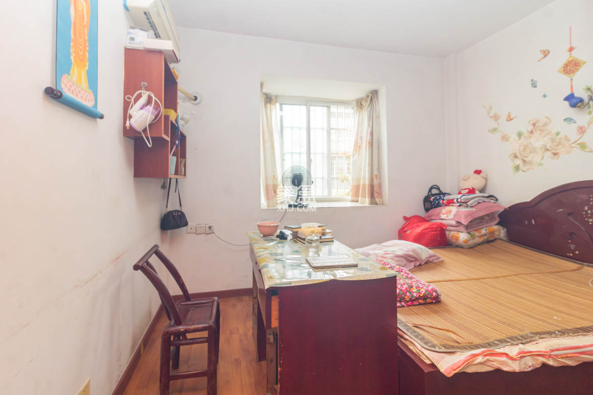 创业乐园 3室2厅2卫 60.0万 创业乐园 3室2厅2卫 60.0万卧室