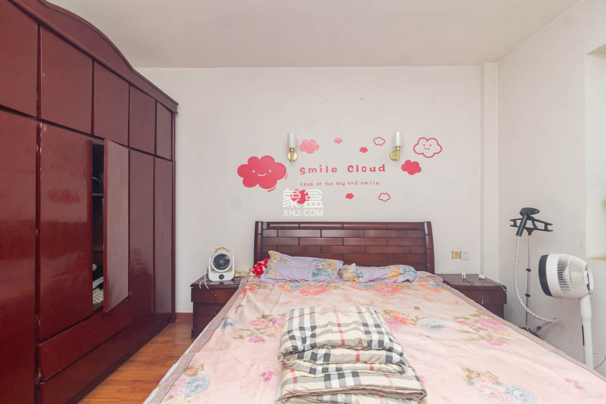 创业乐园 3室2厅2卫 60.0万 创业乐园 3室2厅2卫 60.0万卧室