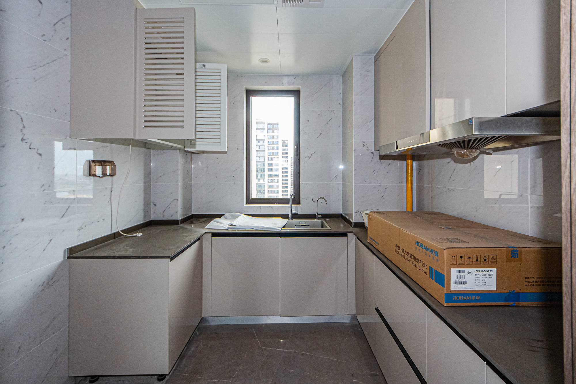 龙湖春江天玺 4室2厅2卫 188.0万 龙湖春江天玺 4室2厅2卫 188.0万厨房