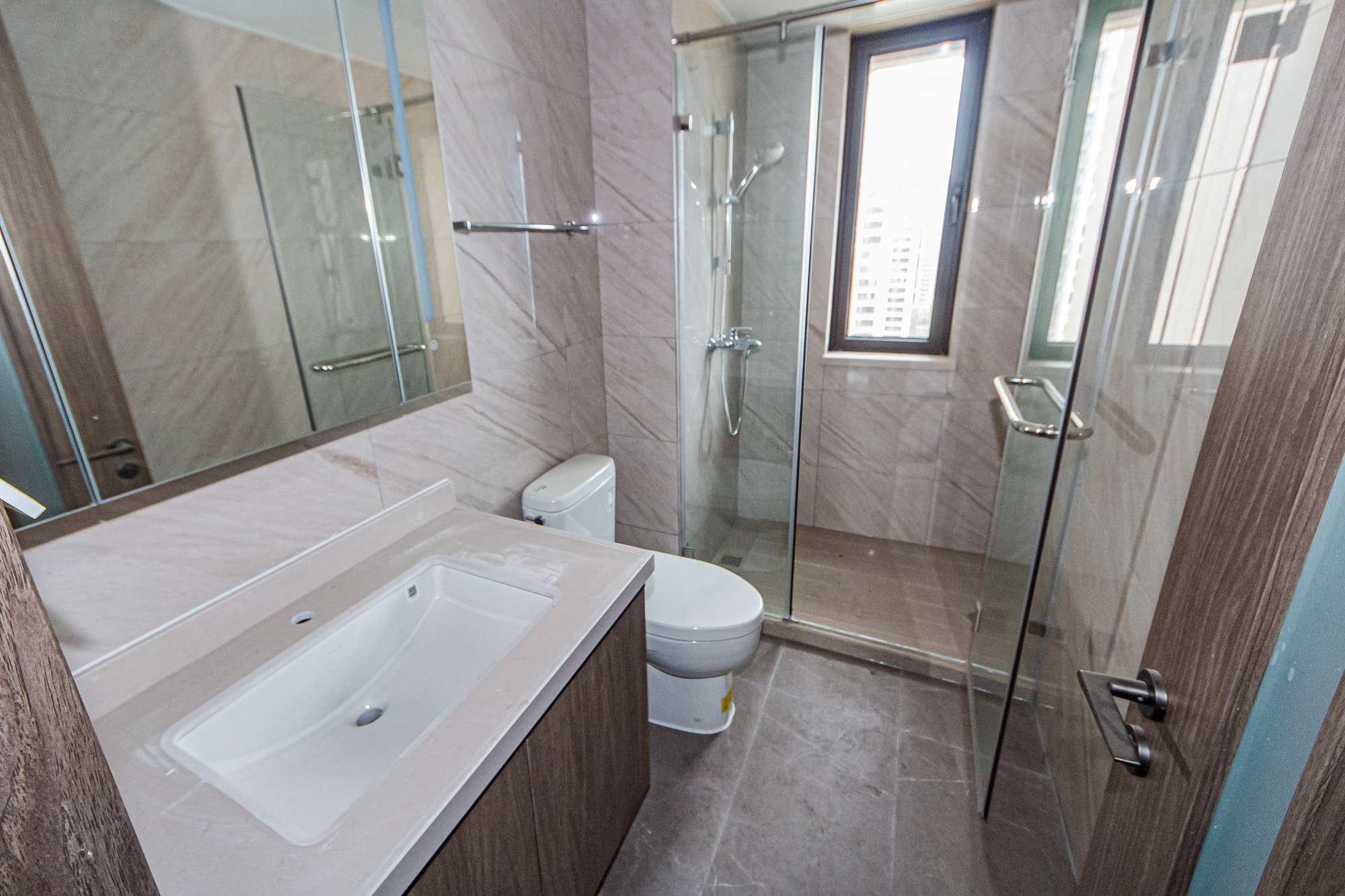 龙湖春江天玺 4室2厅2卫 188.0万 龙湖春江天玺 4室2厅2卫 188.0万卫生间