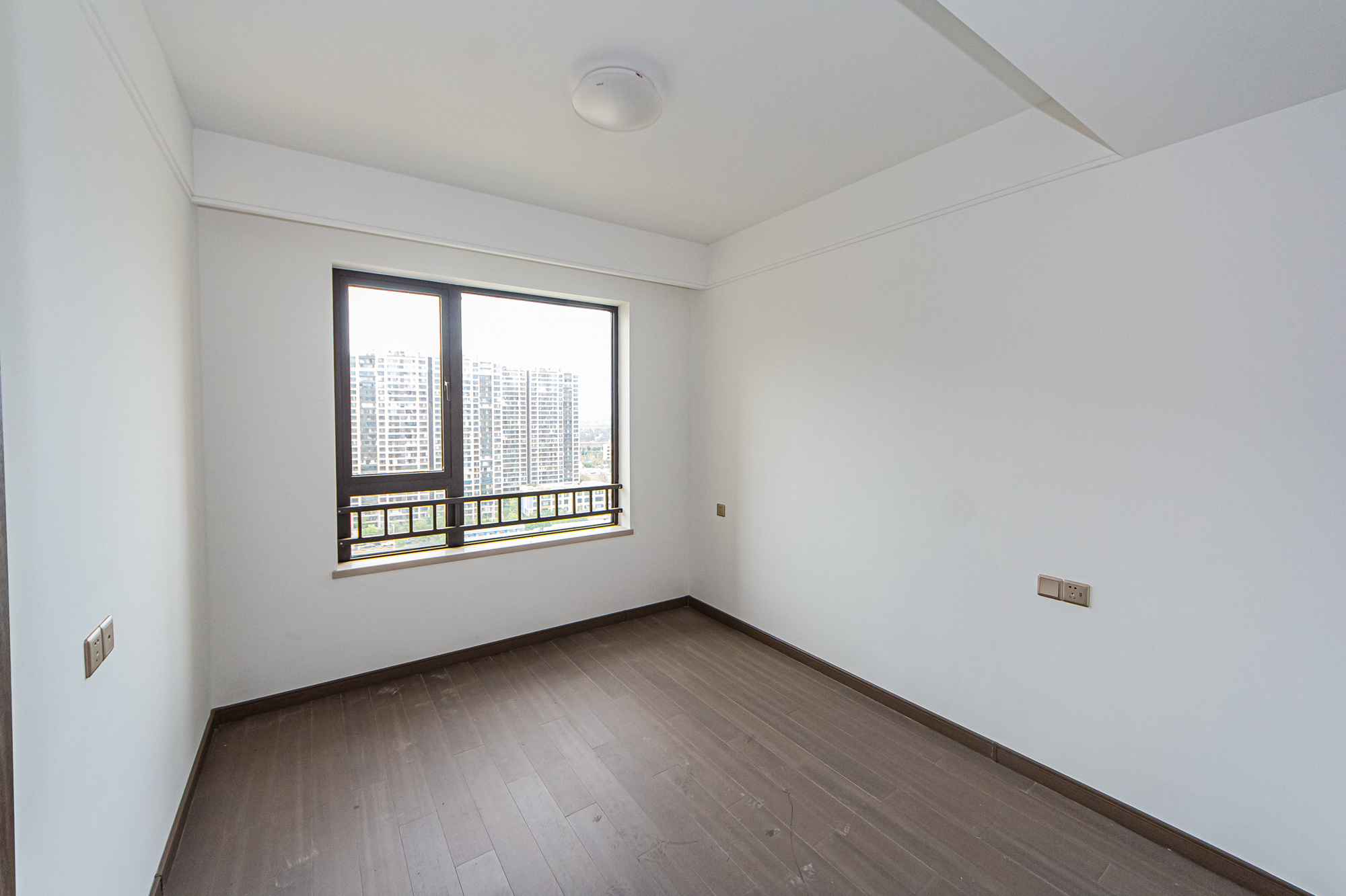 龙湖春江天玺 4室2厅2卫 188.0万 龙湖春江天玺 4室2厅2卫 188.0万卧室