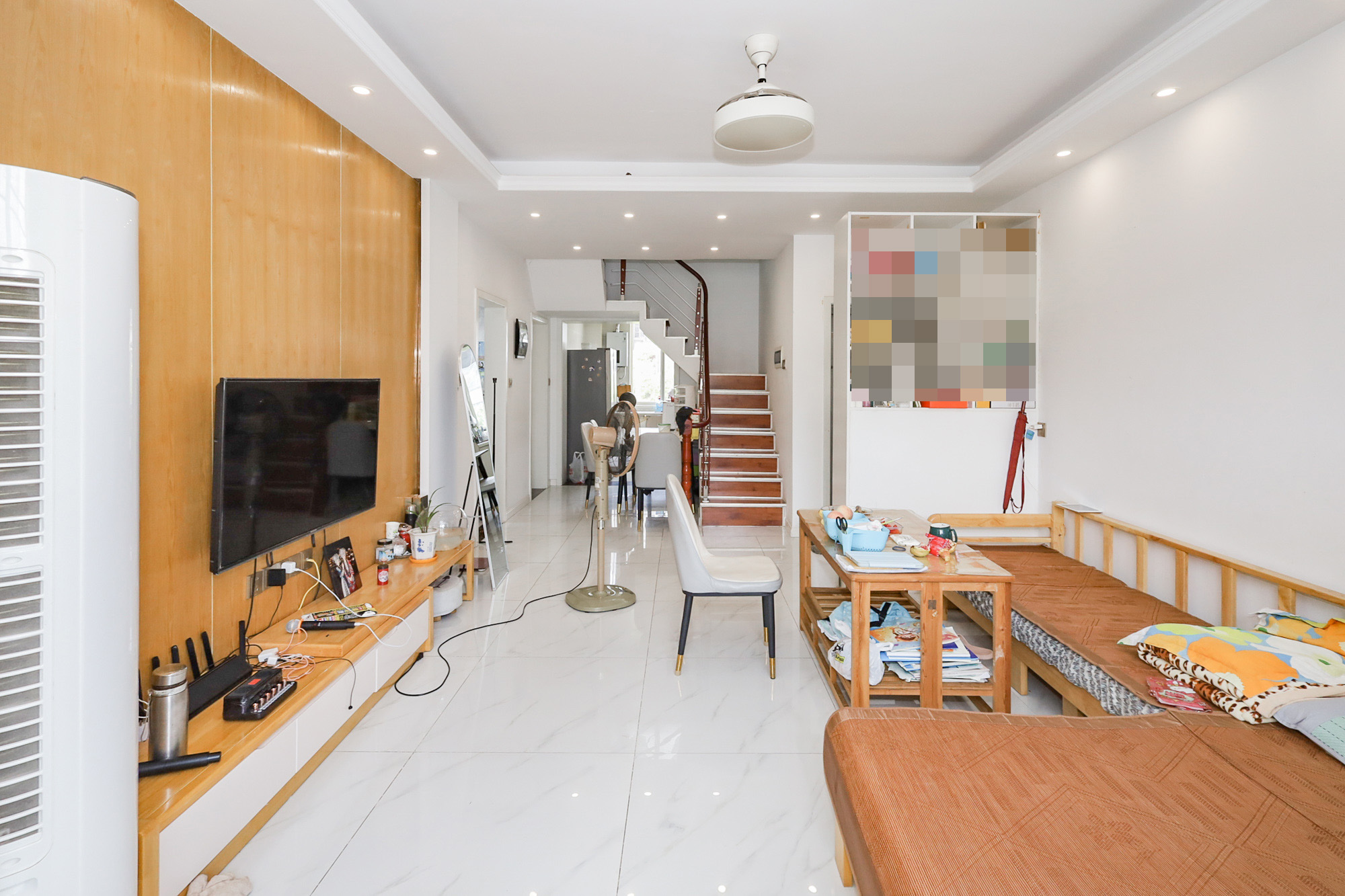 枫林绿洲  4室2厅2卫    74.0万 枫林绿洲  4室2厅2卫    74.0万客厅