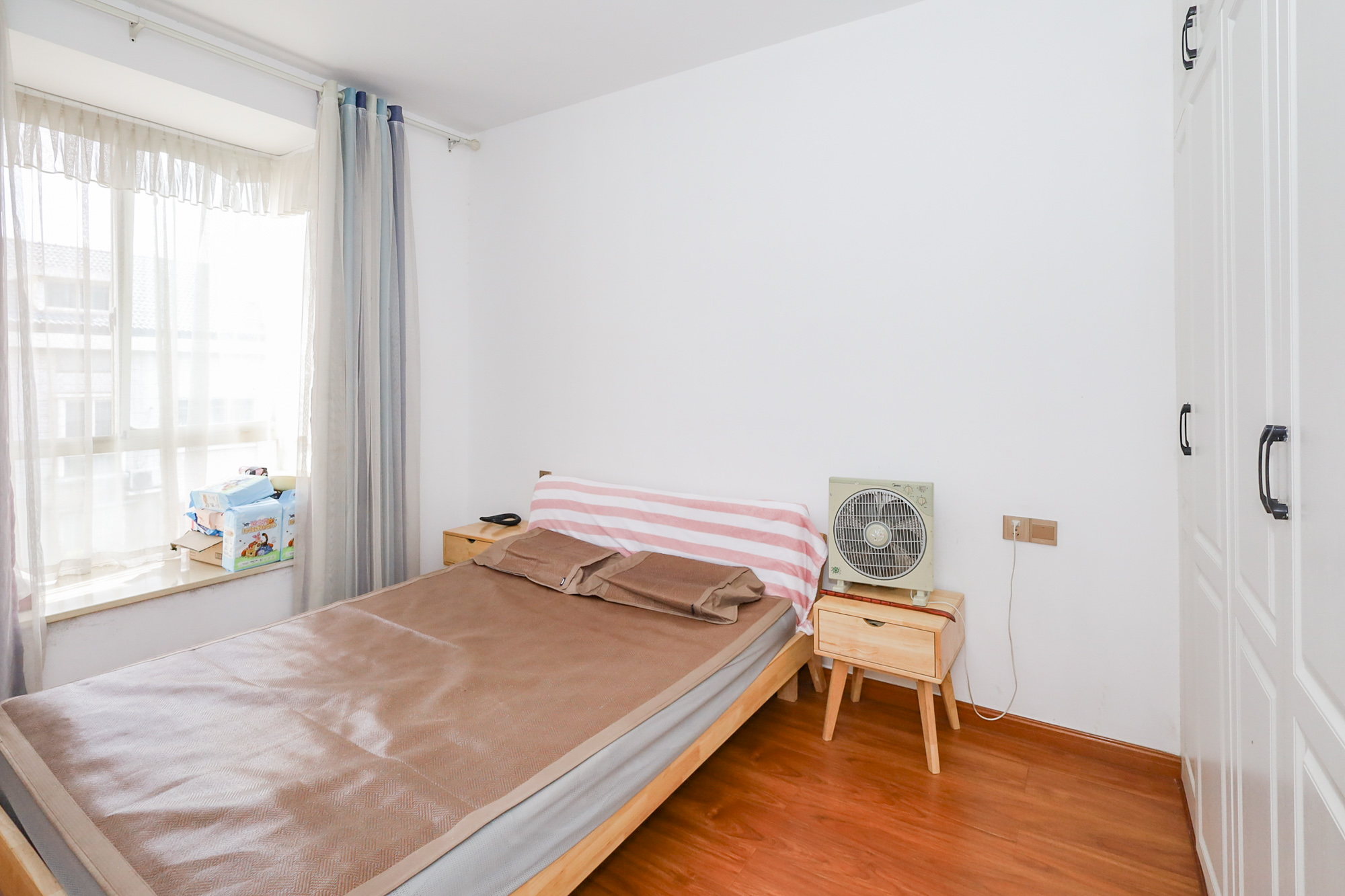 枫林绿洲  4室2厅2卫    74.0万 枫林绿洲  4室2厅2卫    74.0万卧室