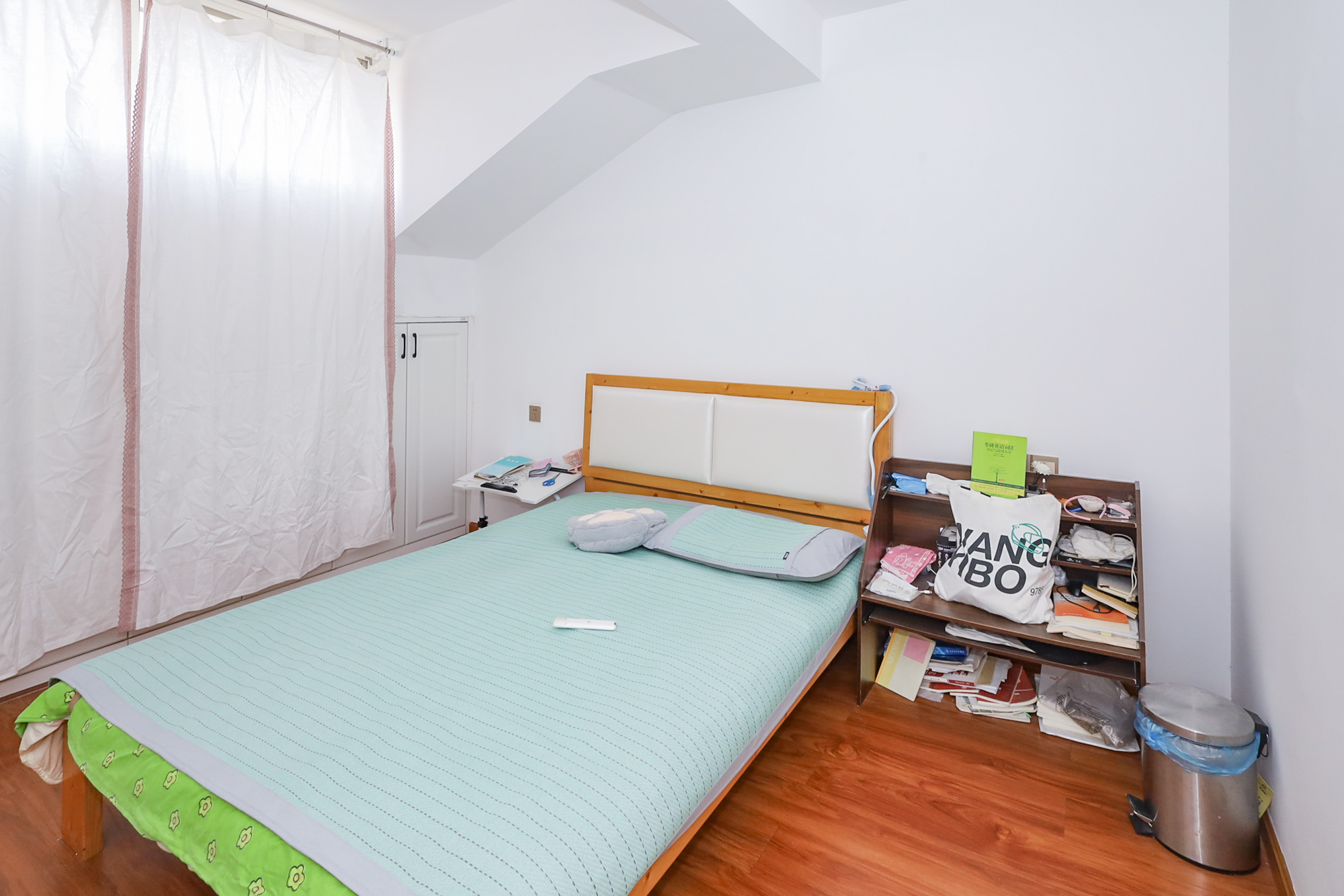 枫林绿洲  4室2厅2卫    74.0万 枫林绿洲  4室2厅2卫    74.0万卧室