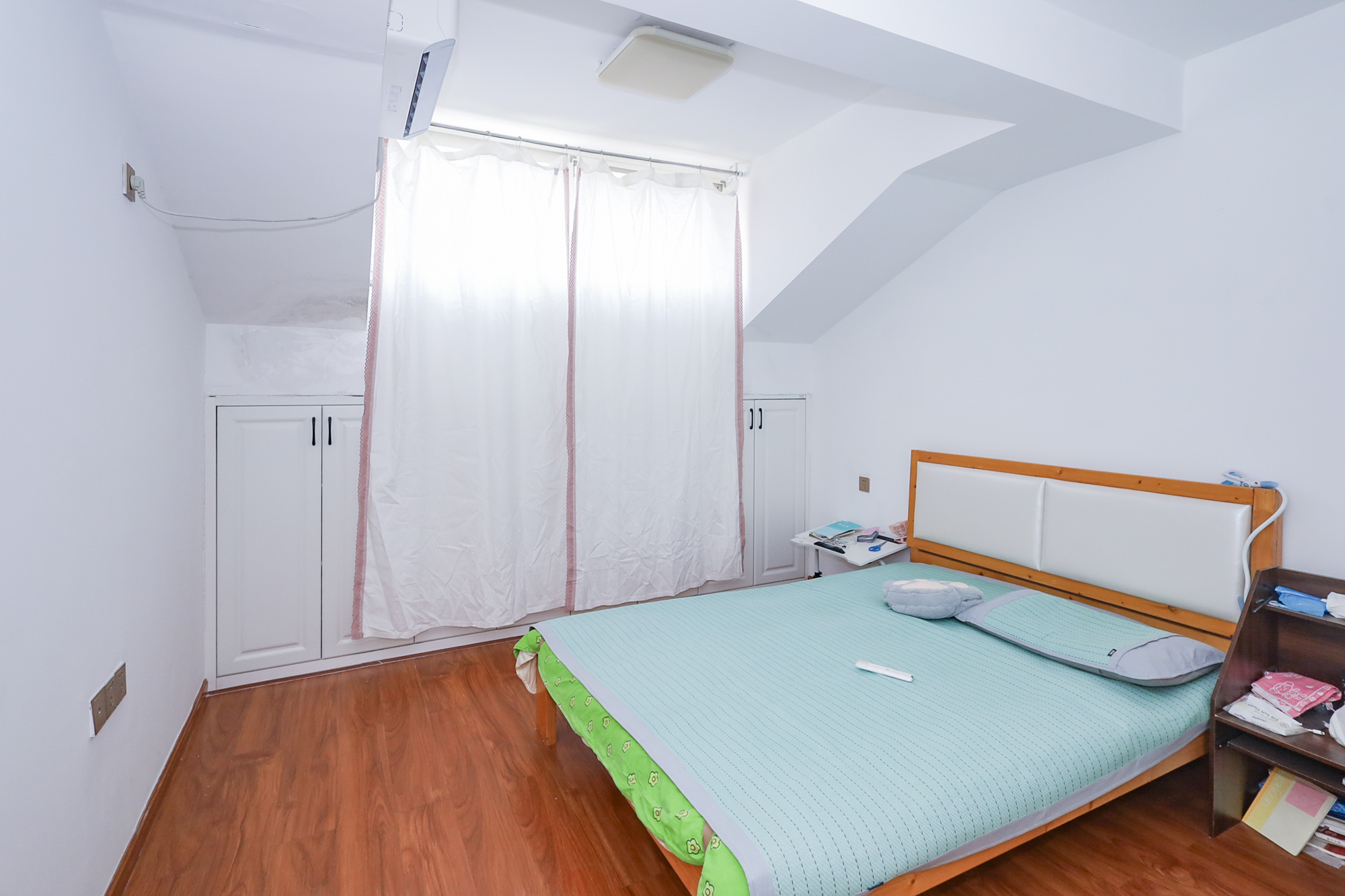 枫林绿洲  4室2厅2卫    74.0万 枫林绿洲  4室2厅2卫    74.0万卧室