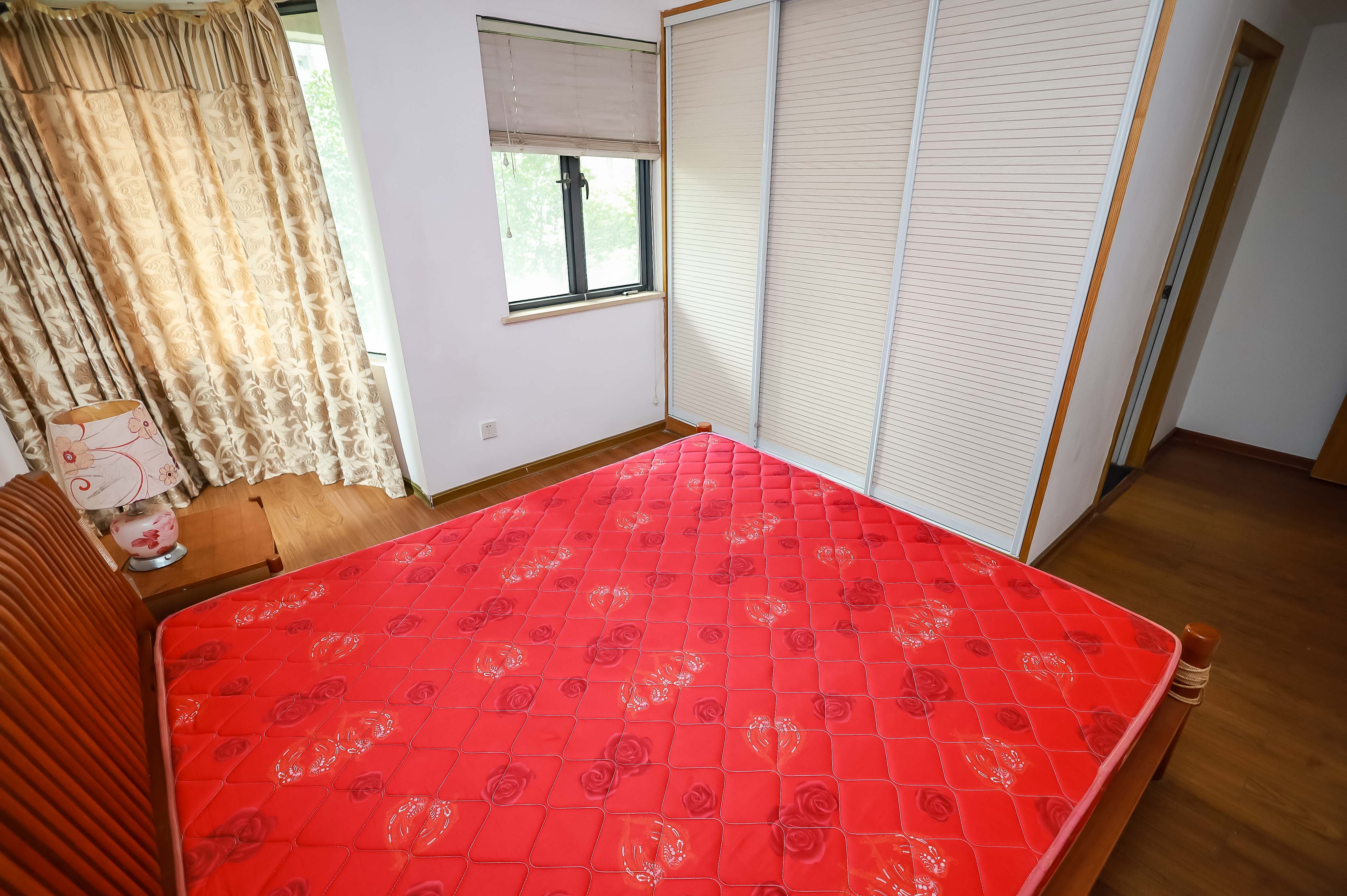 西城龙庭  4室2厅2卫   149.00万卧室