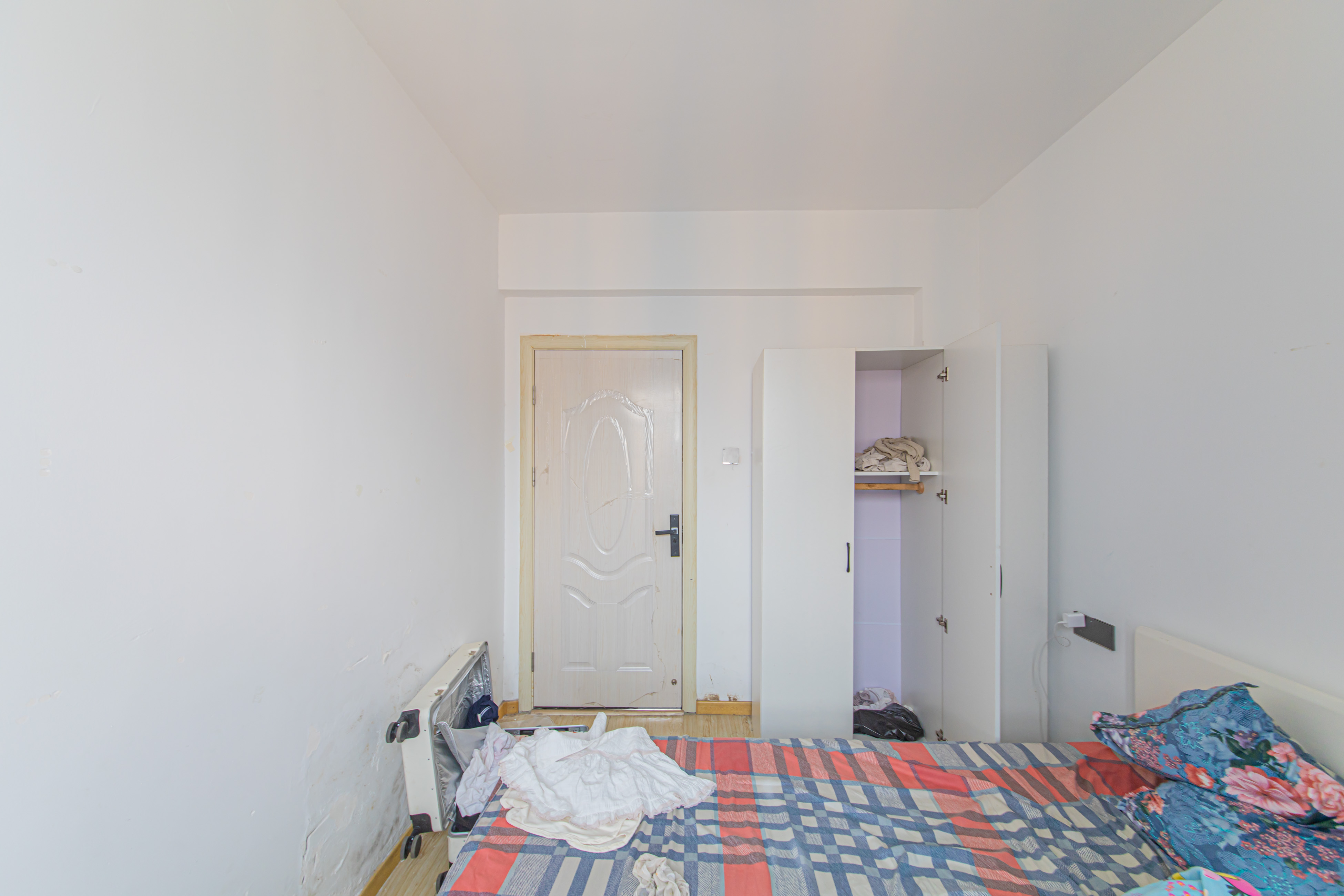 中信凯旋城（中信新城四期）  3室2厅1卫    64.8万卧室